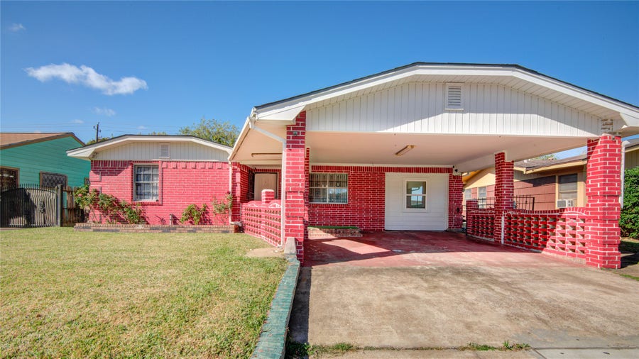 Property photo for 905 Bank Drive, Galena Park, TX