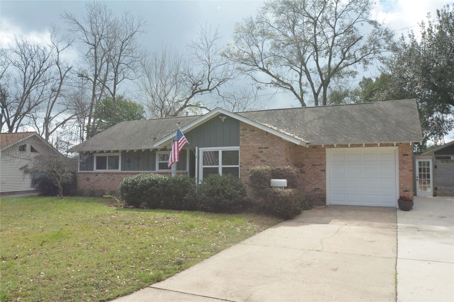 Property photo for 4015 Gardendale Drive, Houston, TX