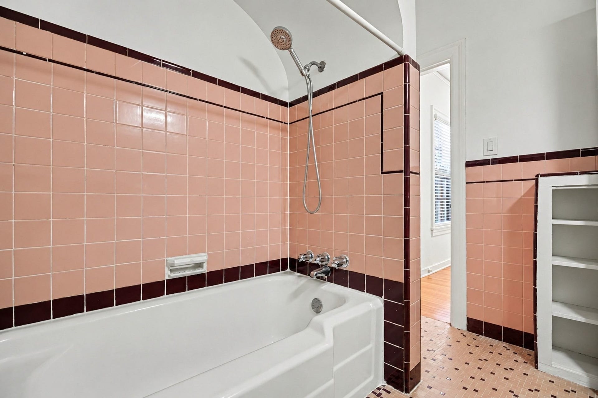 4408 Yoakum Boulevard, #4, Houston, TX 77006 Another view of the vintage primary bath with built in storage.