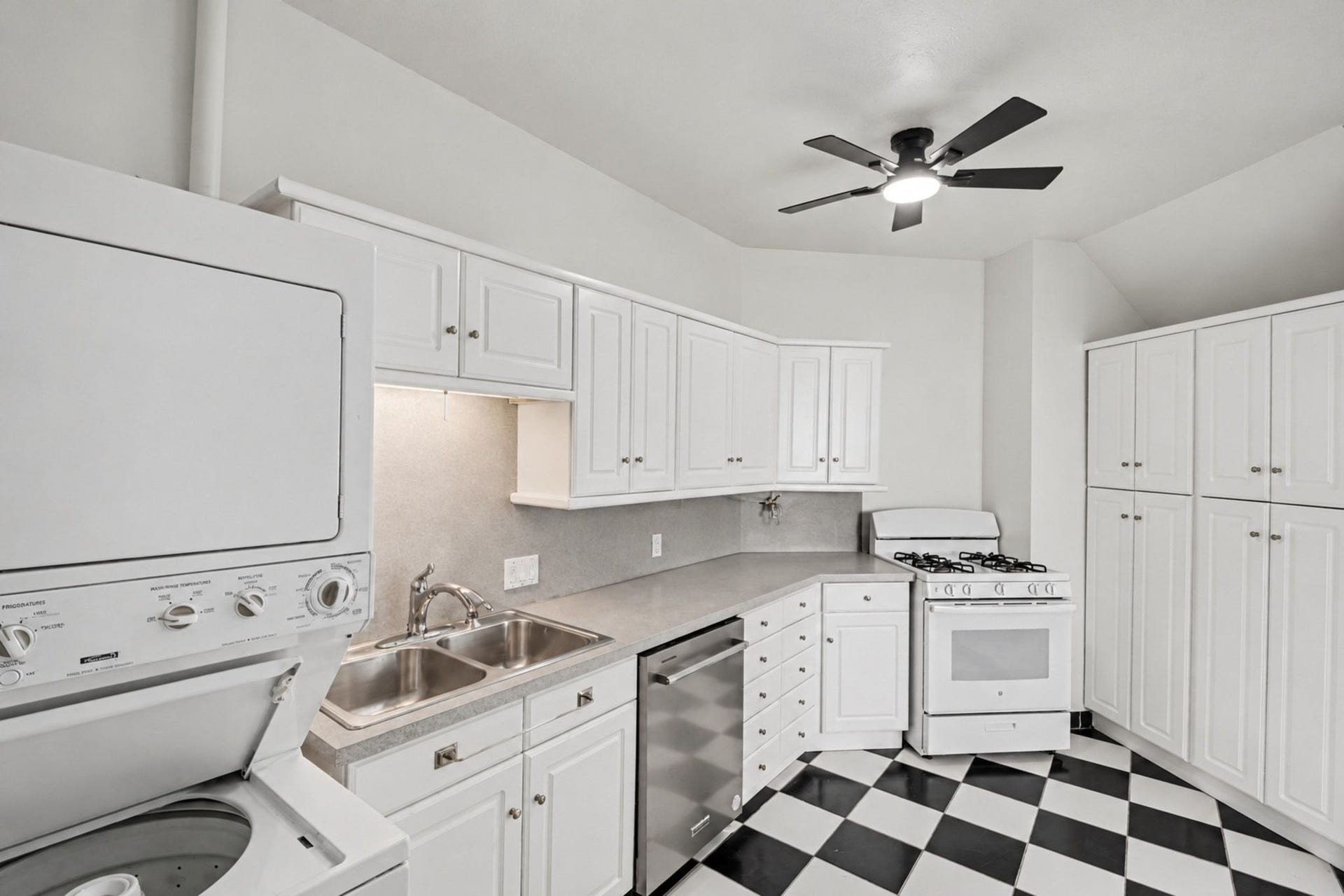 4408 Yoakum Boulevard, #4, Houston, TX 77006 Washer, dryer and refrigerator are included.
