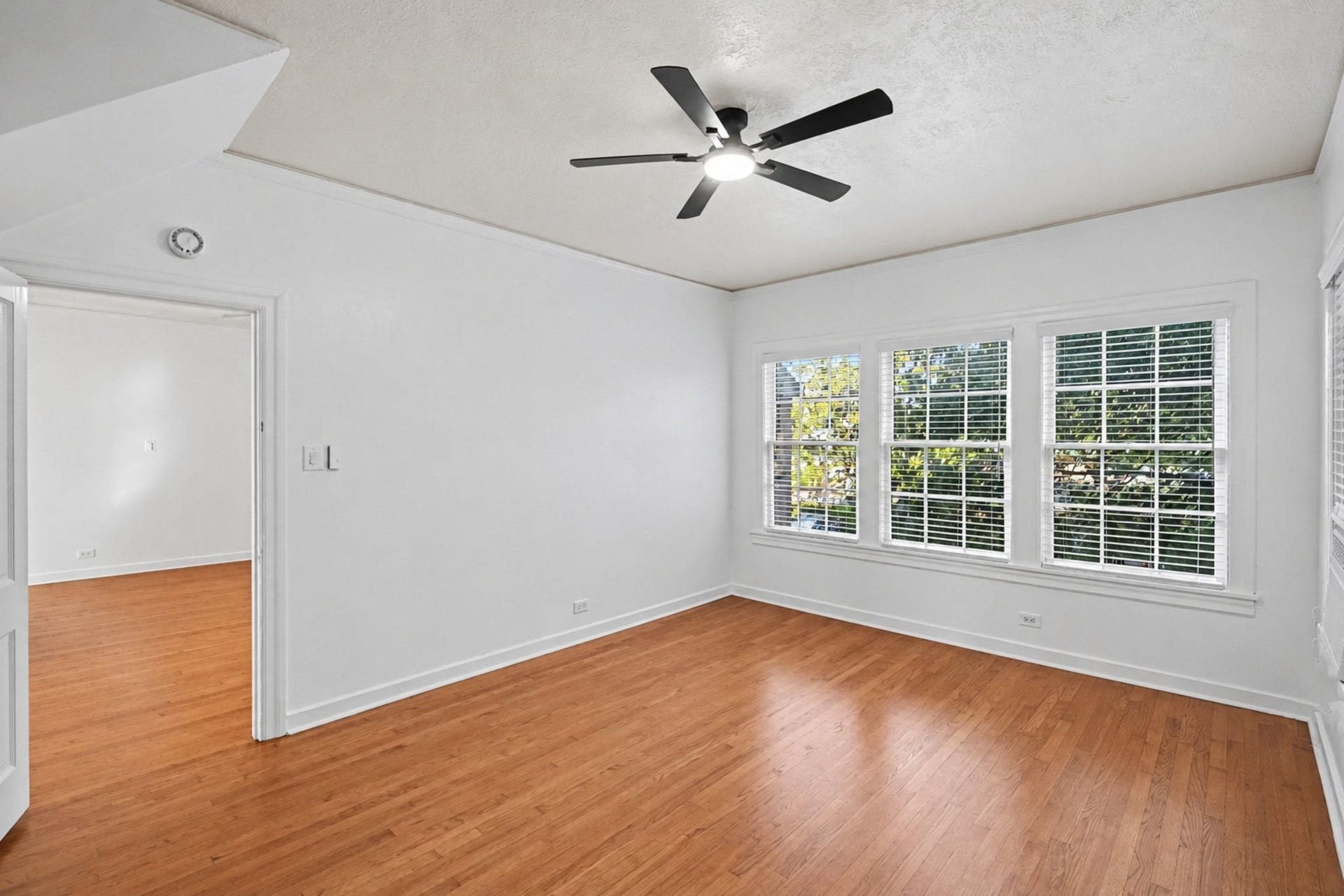4408 Yoakum Boulevard, #4, Houston, TX 77006 One of two primary suites with tons of windows and light.