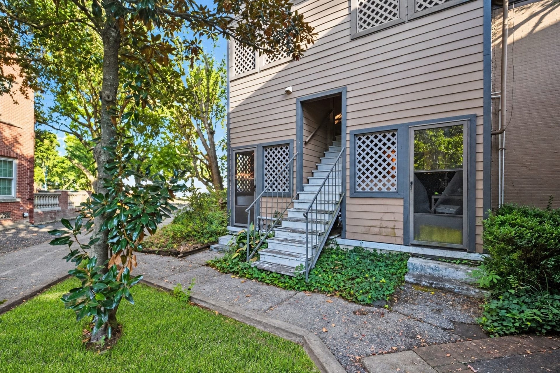 4408 Yoakum Boulevard, #4, Houston, TX 77006 This unit is accessible from the center stairway in the rear. There is a spacious enclosed storage area upstairs outside the unit.