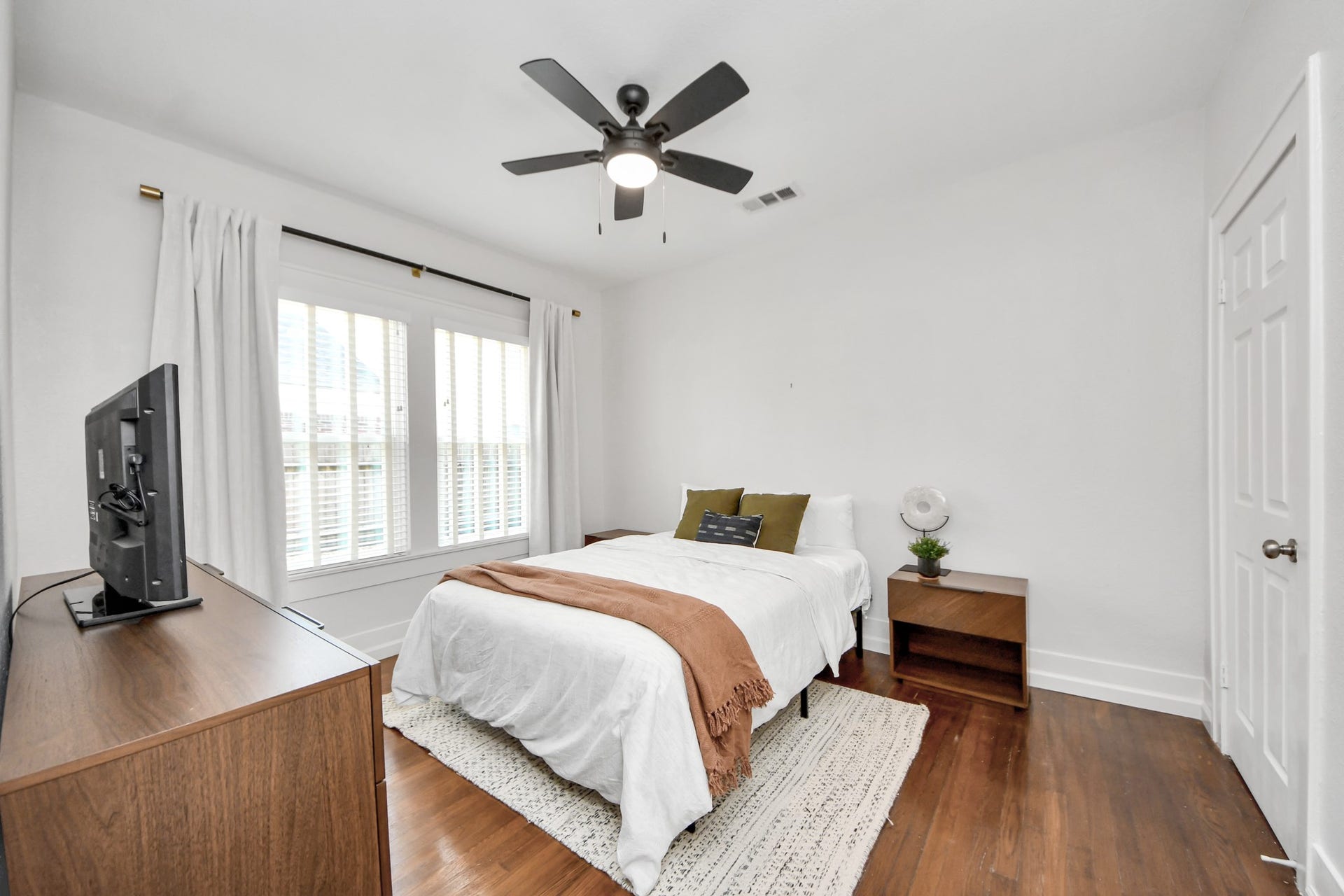Thoughtfully designed for everyday functionality, the secondary bedrooms provide comfortable spaces that can easily adapt to your lifestyle.