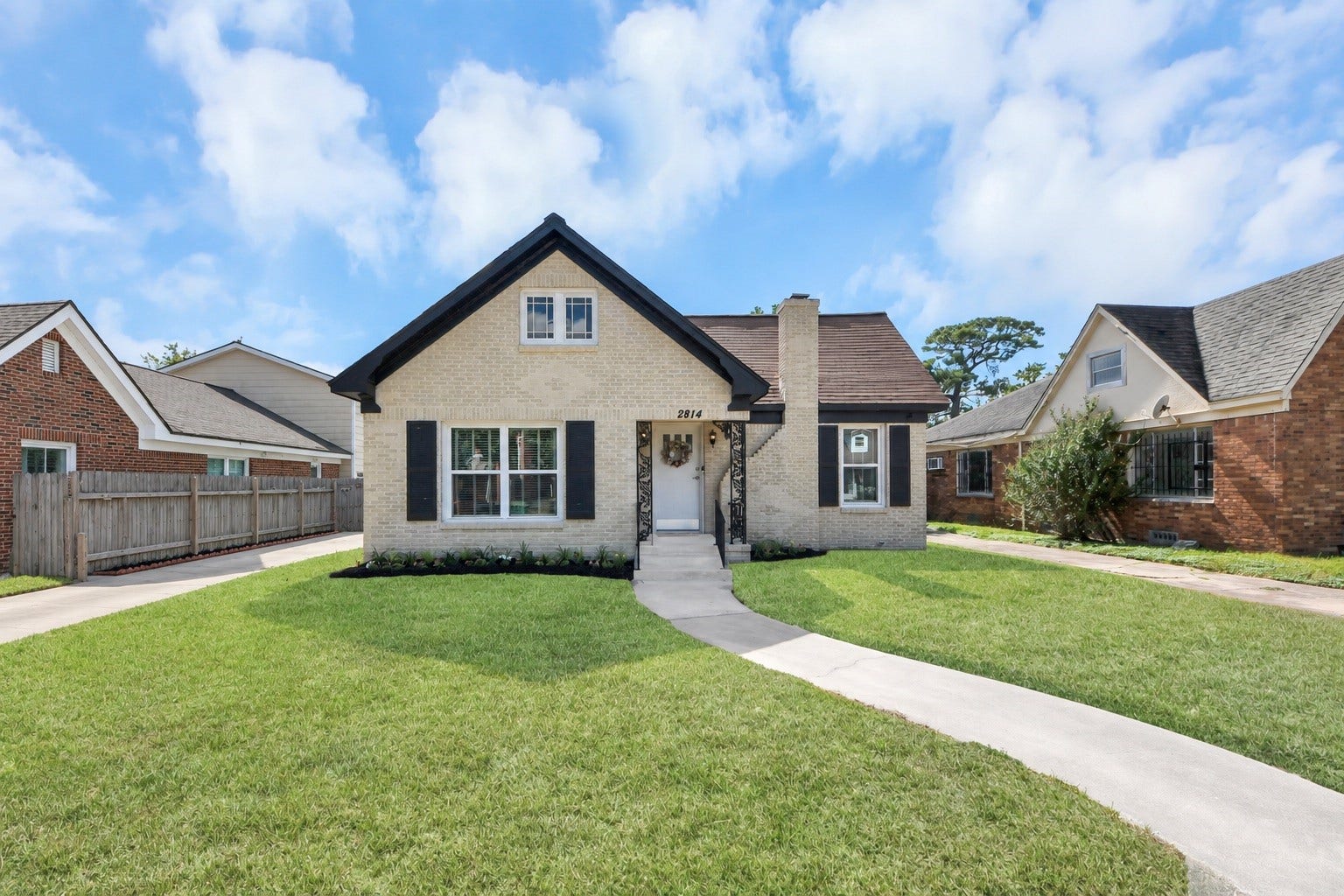 Discover the appeal of Washington Terrace living, where historic homes, established streets, and proximity to Houston's major destinations create an inviting place to call home.