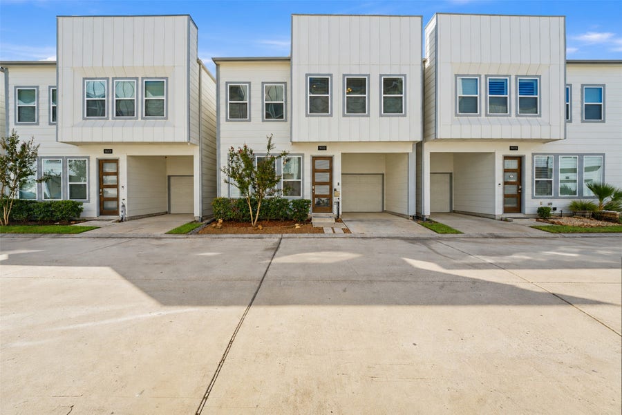 Property photo for 9011 Lonestar Creekbend Ln Lane, Houston, TX