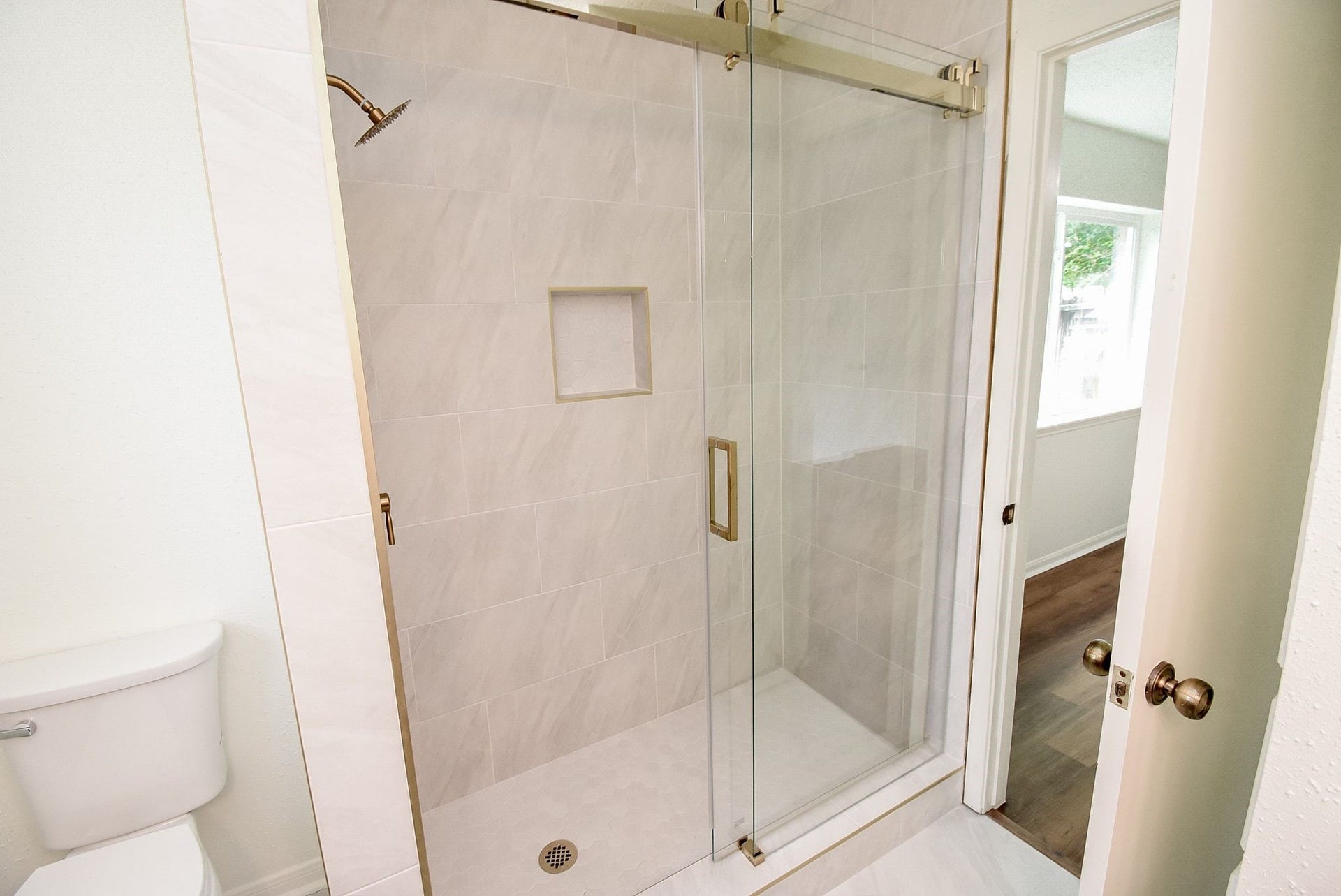 3303 Hilton Head Court, Missouri City, TX 77459 Beautiful walk in shower with siding doors. Neutral tones, new hardware and flooroing.