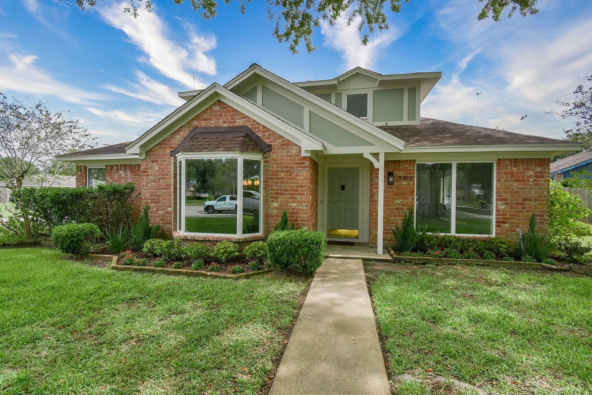 3303 Hilton Head Court, Missouri City, TX 77459 Beautiful updates including all new windows! & new exterior paint.