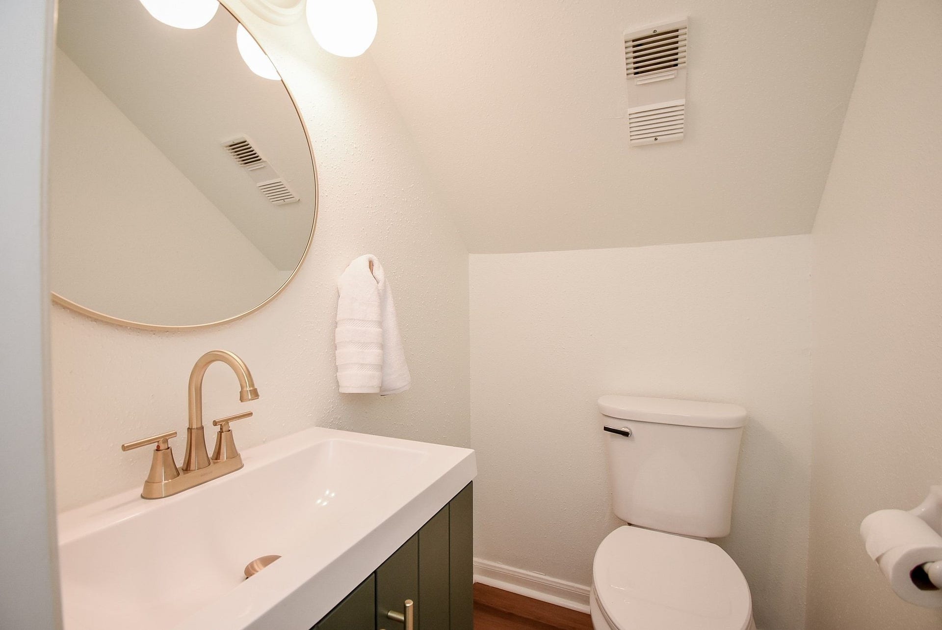 3303 Hilton Head Court, Missouri City, TX 77459 The half bath down was completely redone.
