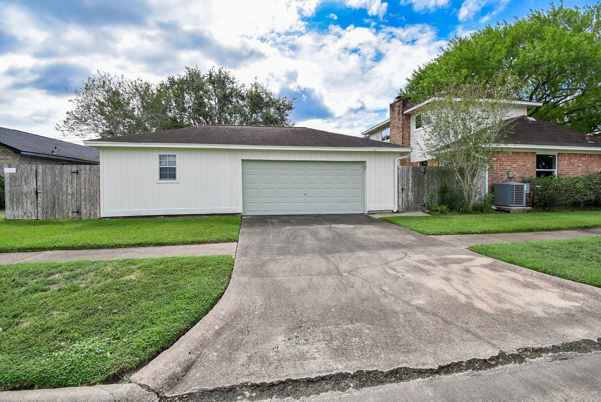 3303 Hilton Head Court, Missouri City, TX 77459 Side entrance to the two car garage. Nice full two car driveway provides plenty of parking options.