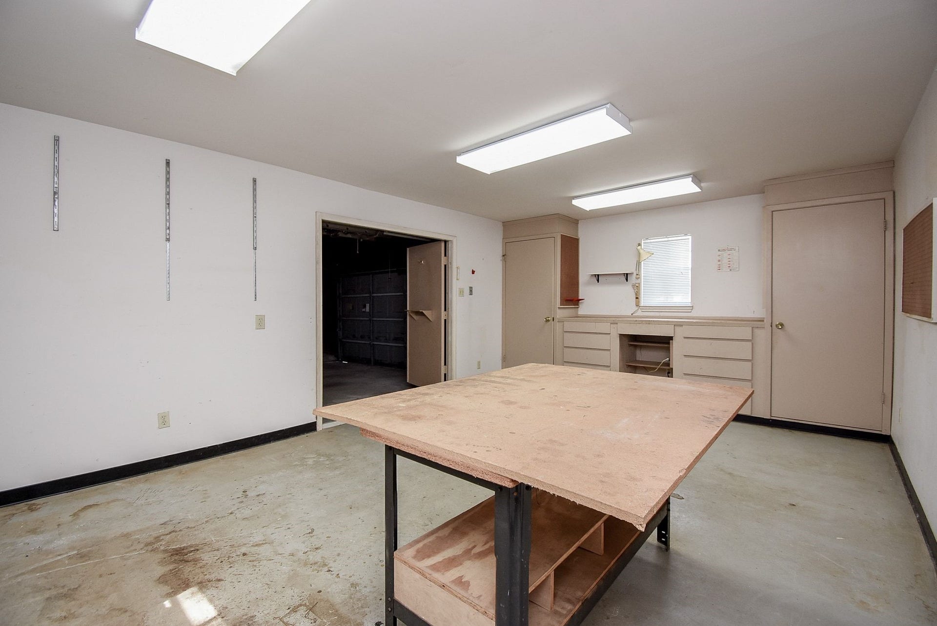 3303 Hilton Head Court, Missouri City, TX 77459 The garage workshop has plenty of space and storage options.
