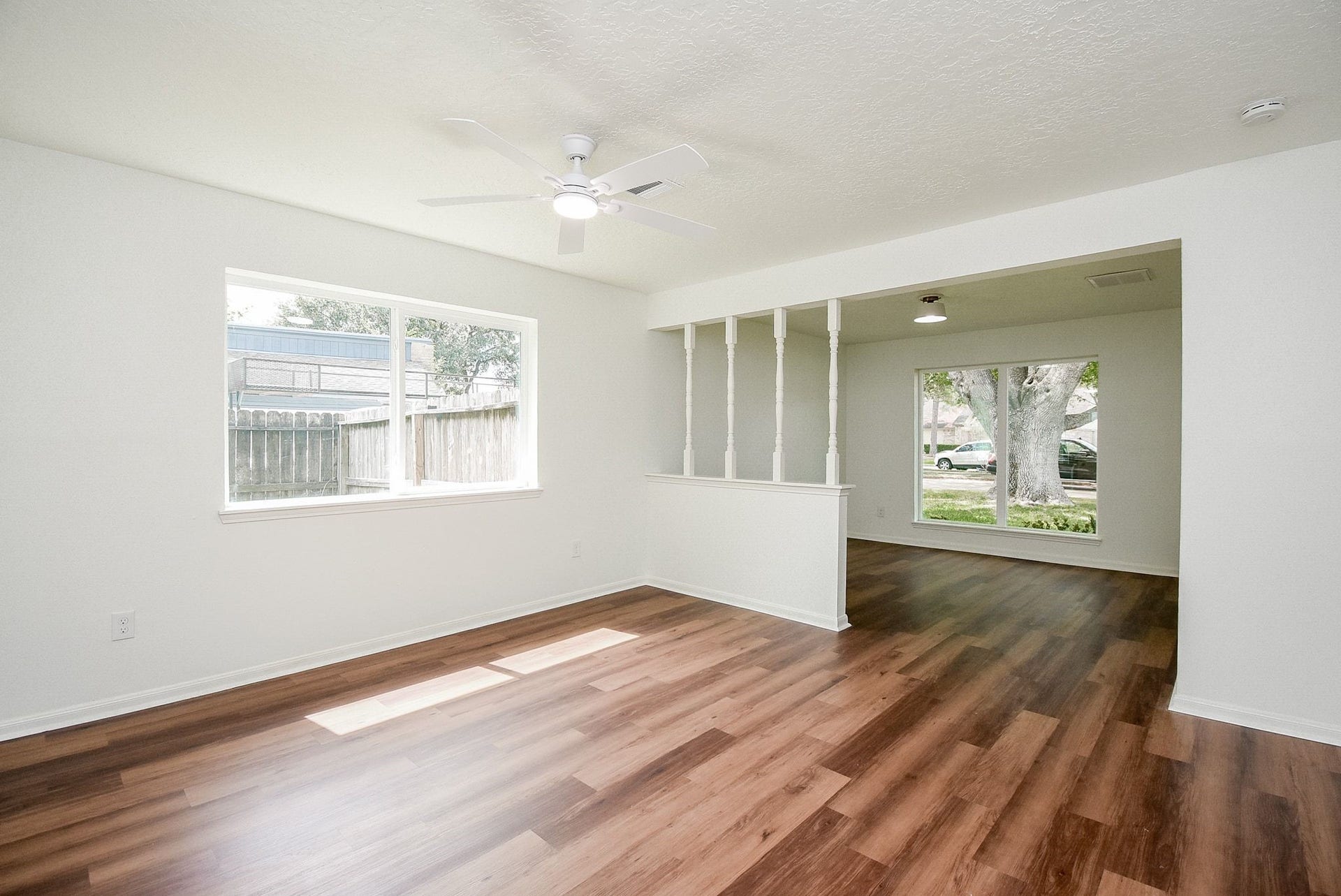 3303 Hilton Head Court, Missouri City, TX 77459 The primary suite is light and bright. A sitting room is created at the front of the room but can be used in many ways. Updated lighting.