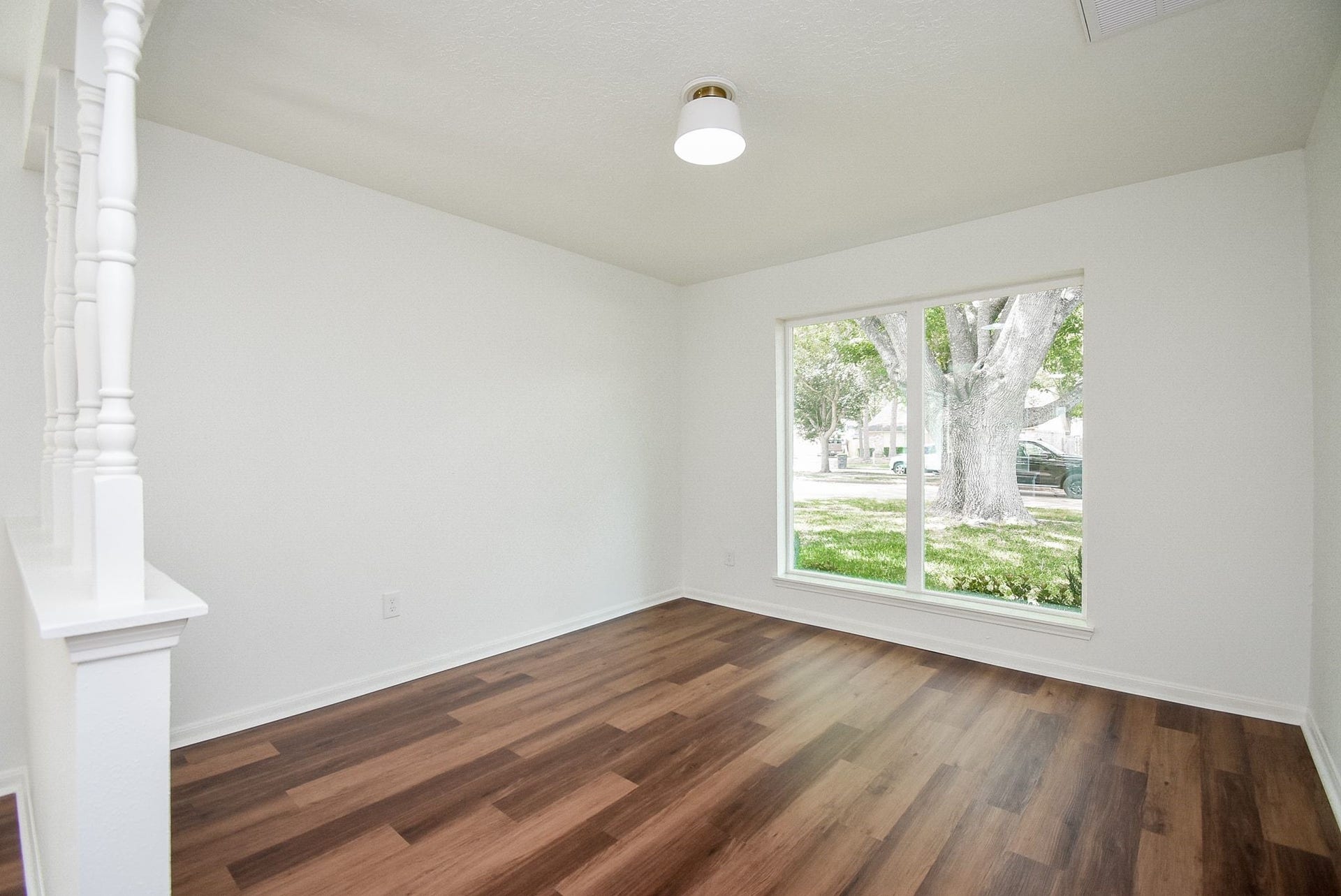3303 Hilton Head Court, Missouri City, TX 77459 The sitting area has great wall space. This would be perfect for a home office or a nursery too. Let your imagination and needs guide you.
