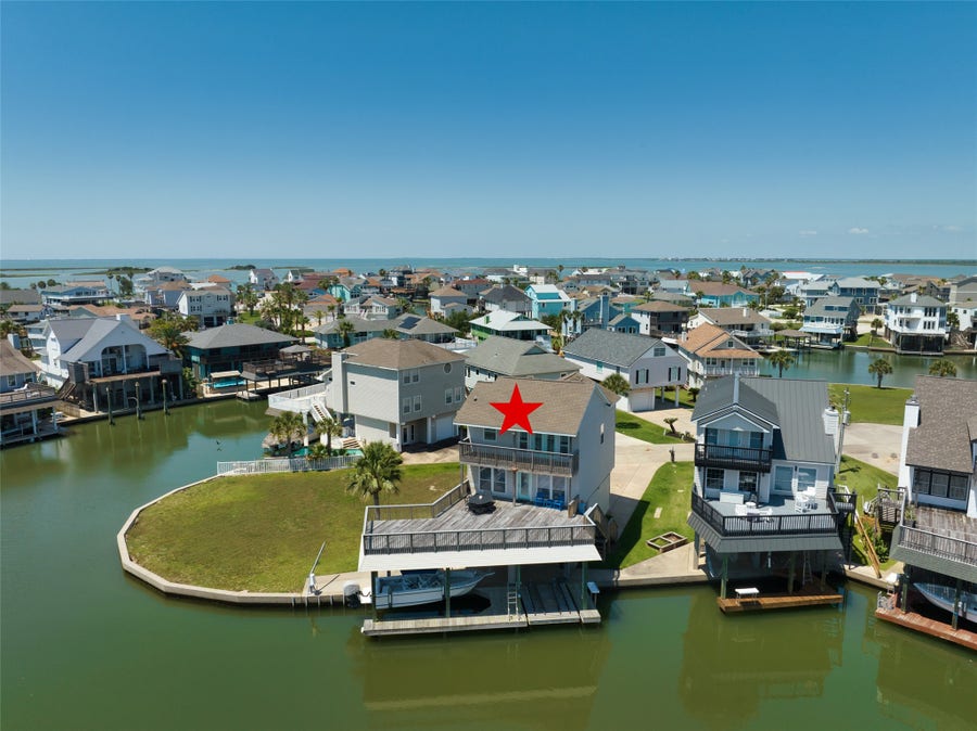 Property photo for 543 Sunset Circle, Galveston, TX