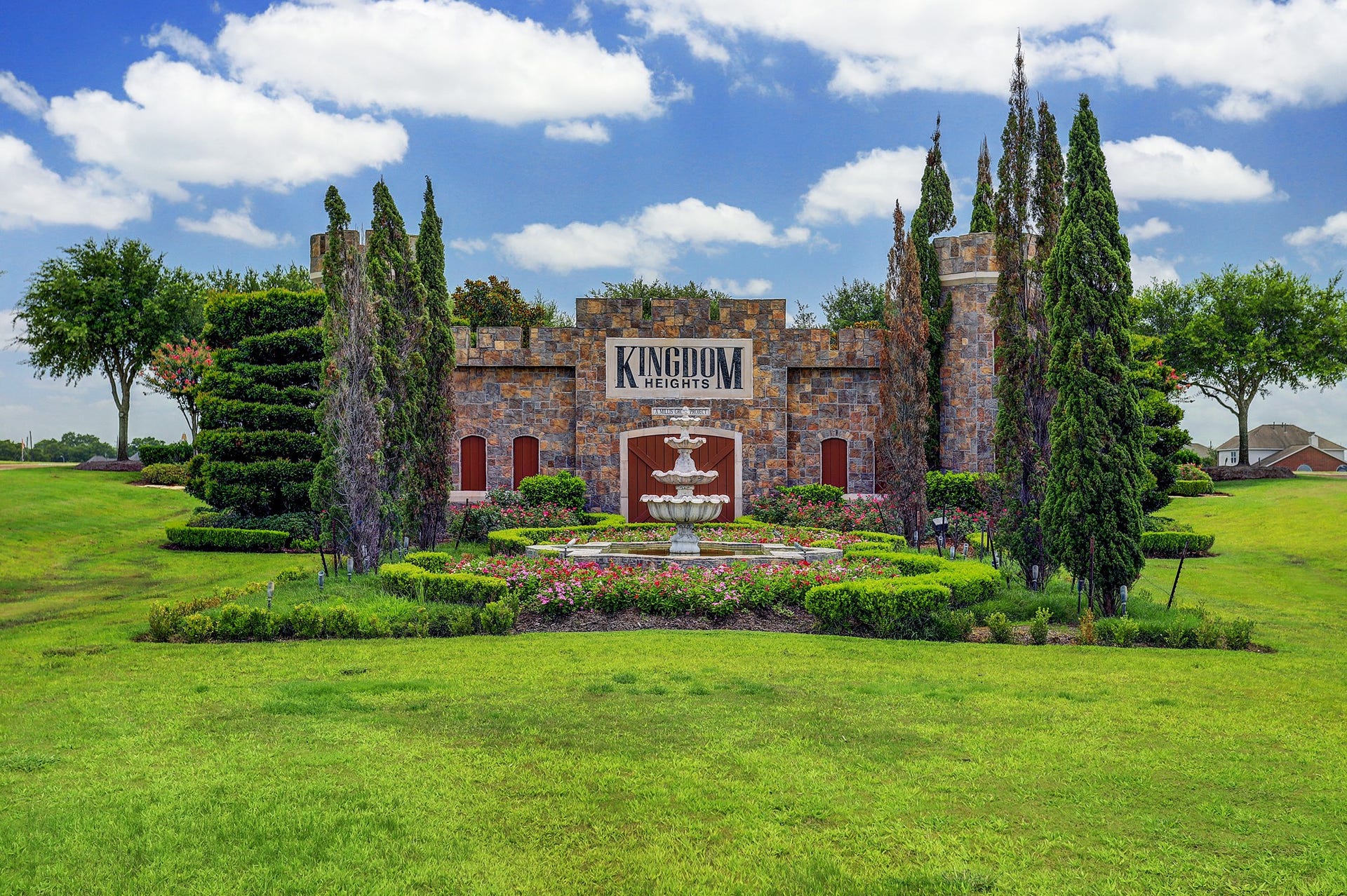 Gorgeous homes built by K. Hovnanian Homes in charming Kingdom Heights.