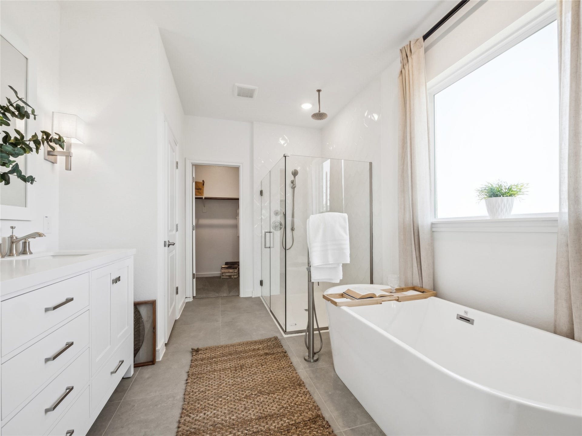 Luxurious primary bath (*Photo not of actual home and used for illustration purposes only.)