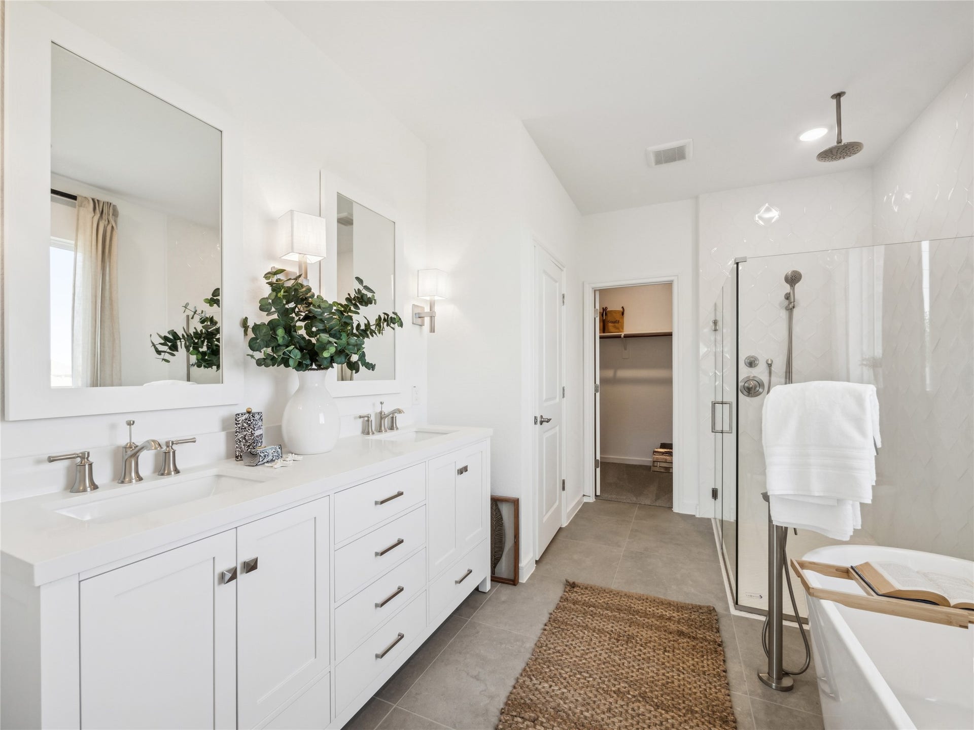 Spa-like primary bath (*Photo not of actual home and used for illustration purposes only.)