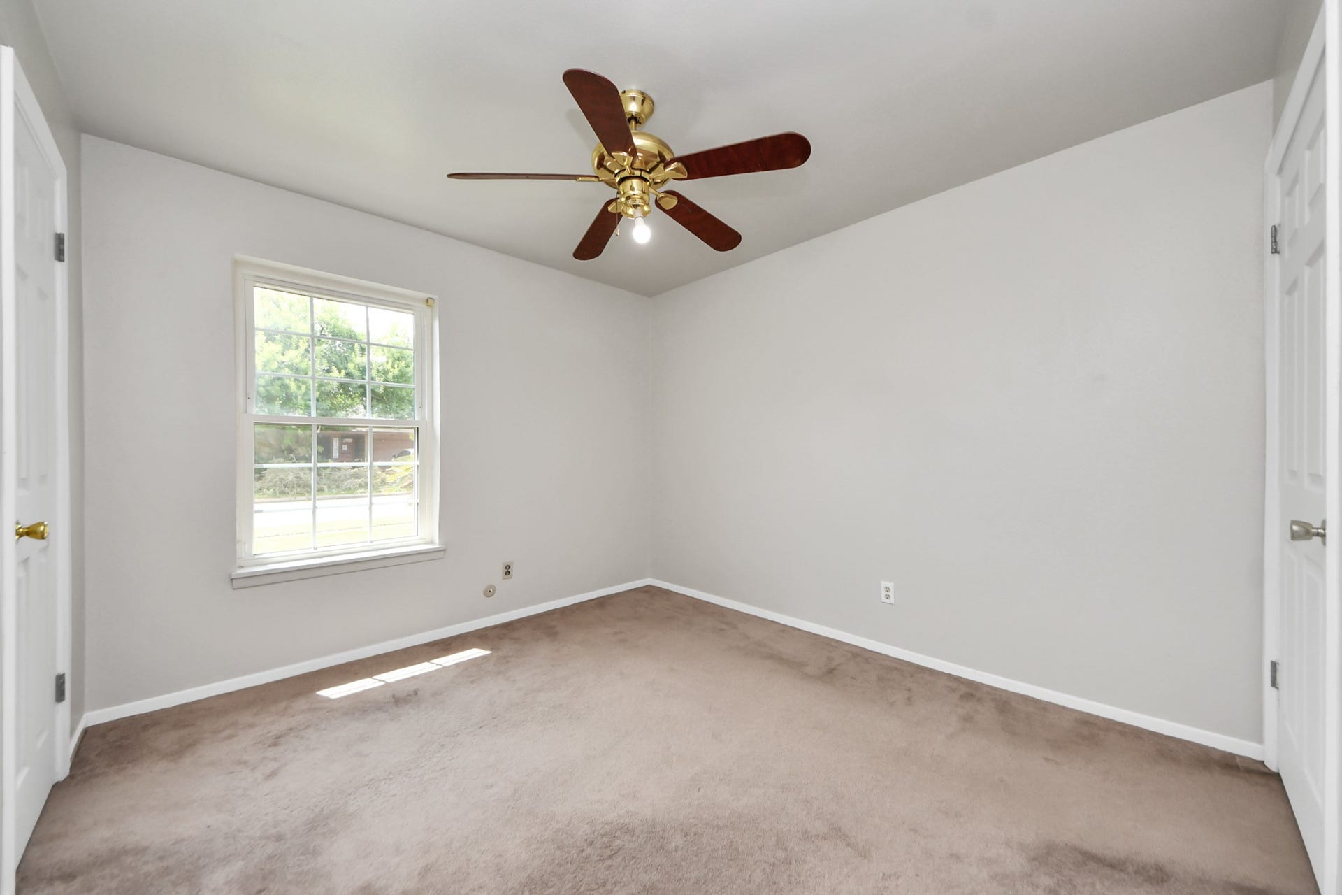 1110 E Brown Lane, Deer Park, TX 77536 1110 E Brown Lane, Deer Park, TX 77536