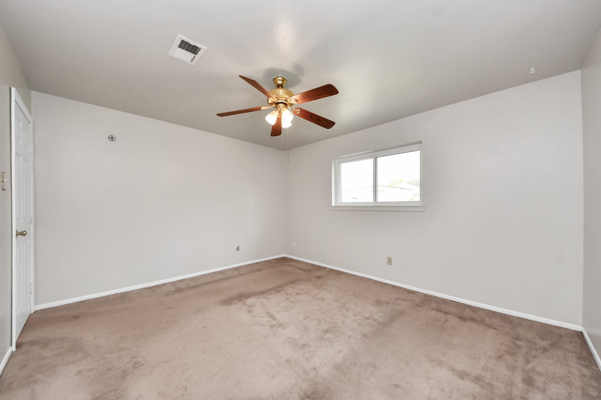 1110 E Brown Lane, Deer Park, TX 77536 1110 E Brown Lane, Deer Park, TX 77536
