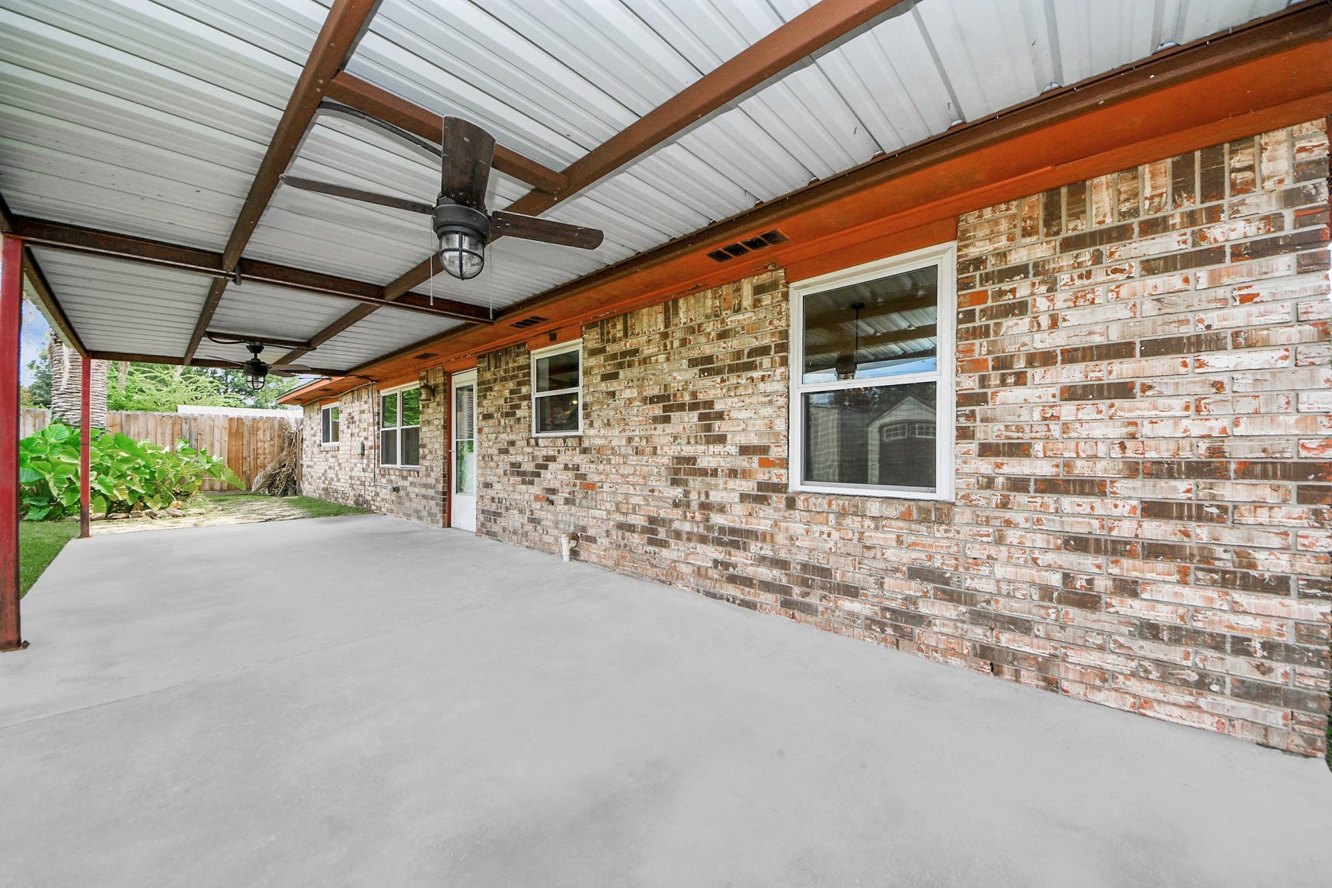 1110 E Brown Lane, Deer Park, TX 77536 1110 E Brown Lane, Deer Park, TX 77536