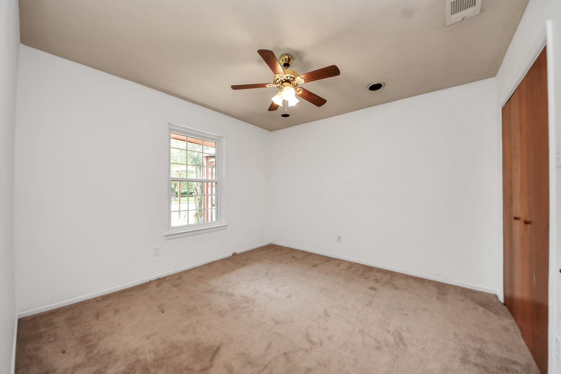 1110 E Brown Lane, Deer Park, TX 77536 1110 E Brown Lane, Deer Park, TX 77536