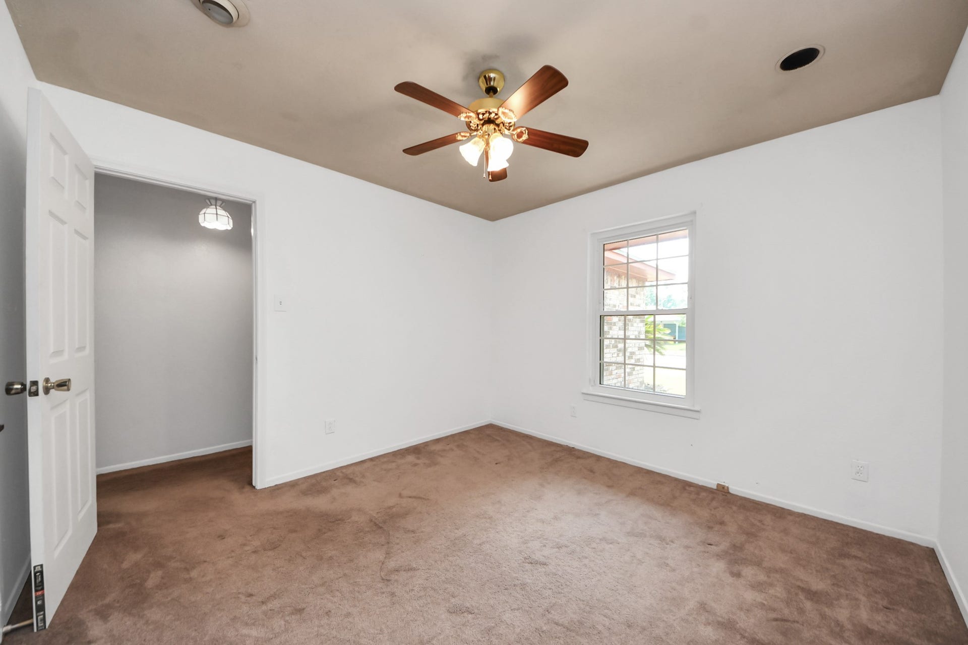 1110 E Brown Lane, Deer Park, TX 77536 1110 E Brown Lane, Deer Park, TX 77536