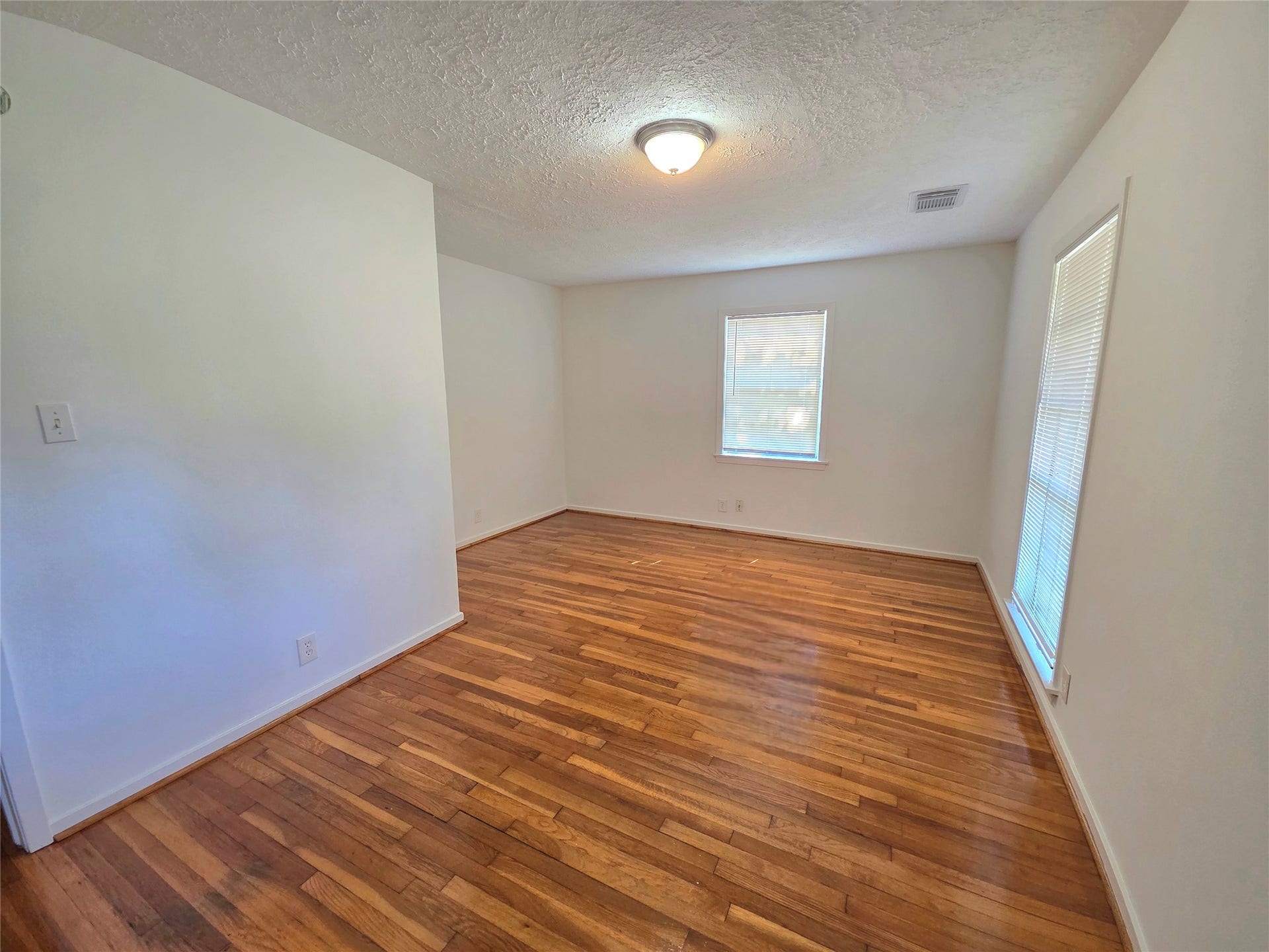 8610 Greiner Drive, Houston, TX 77080 Living room with Office Nook area
