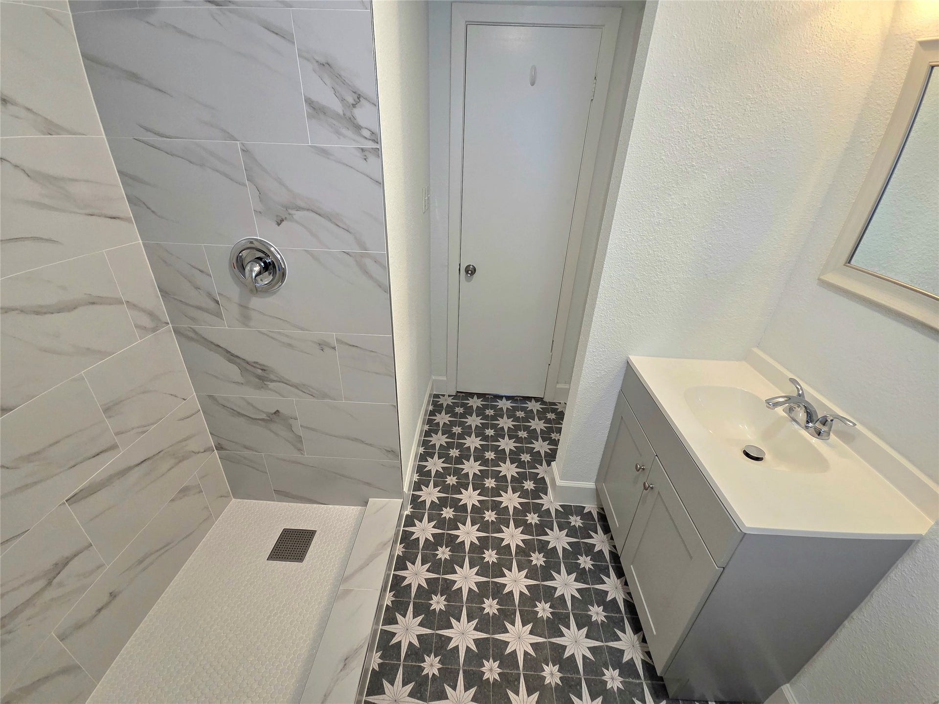 8610 Greiner Drive, Houston, TX 77080 Designer floor tiles