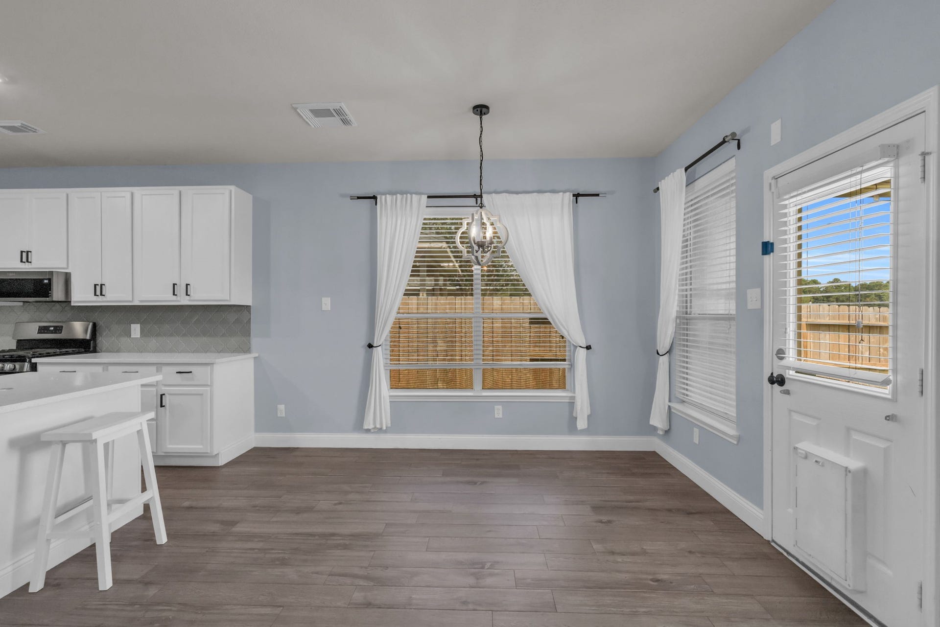 Additional view of this breakfast nook.
