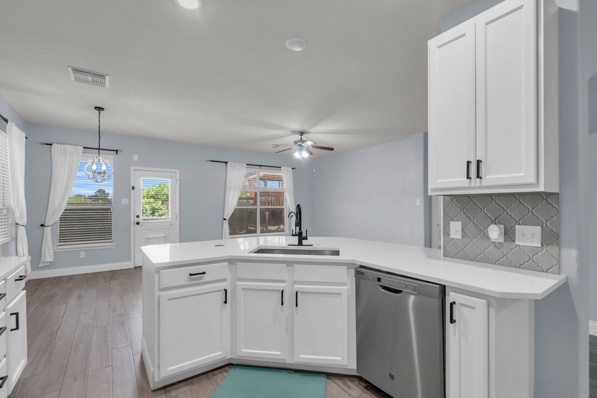 Such an open floor plan that is perfect for entertaining!