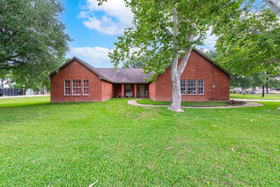 Property photo for 330 N 4th Street, Beasley, TX