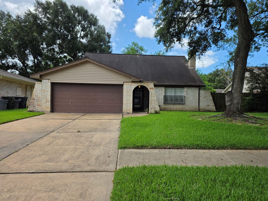 Property photo for 13719 Larkway Drive, Sugar Land, TX
