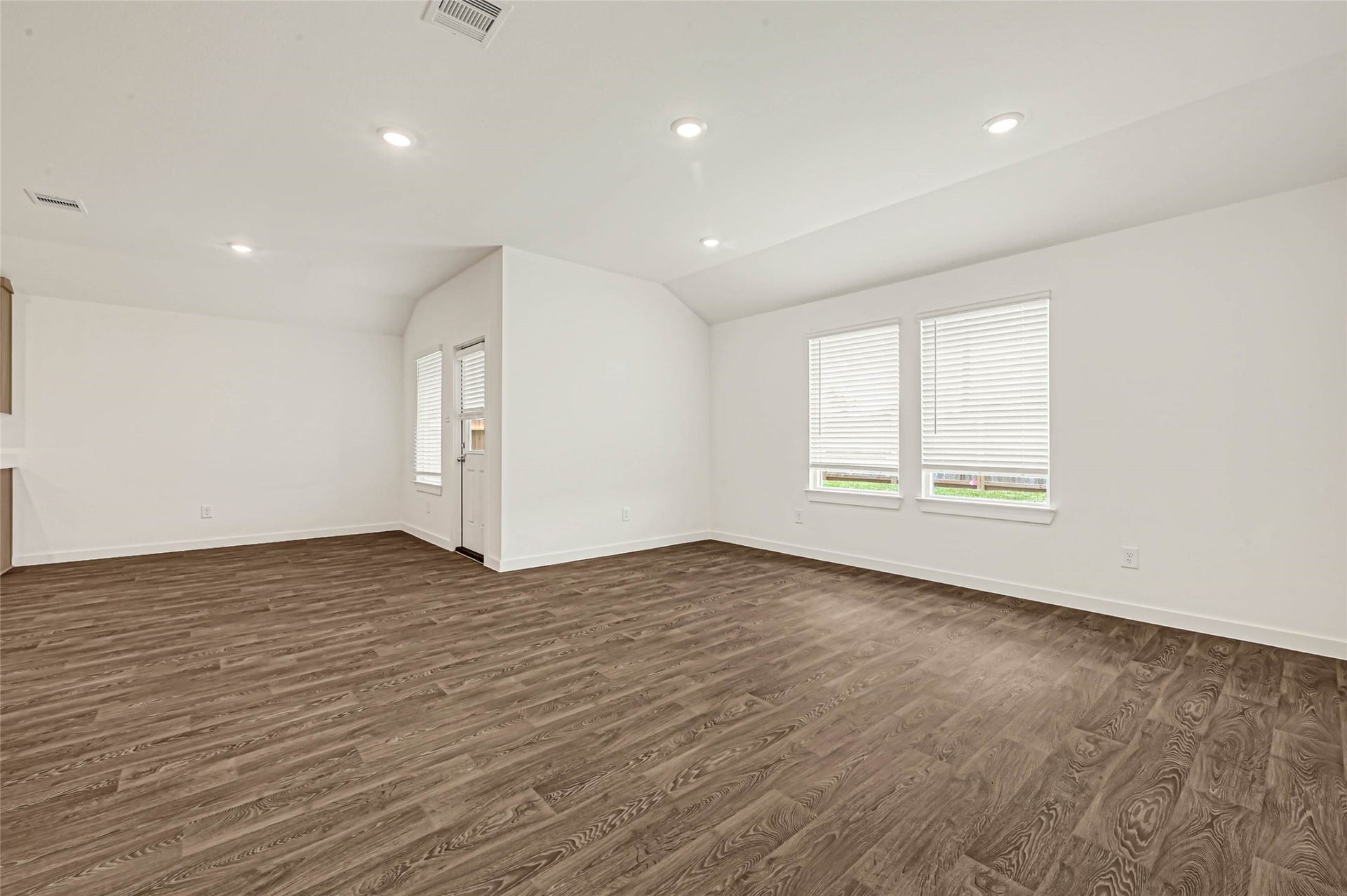 *Images and 3D tour are for illustration only and options may vary from home as built.