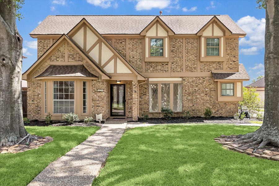 Property photo for 110 Shadow Wood Drive, Sugar Land, TX