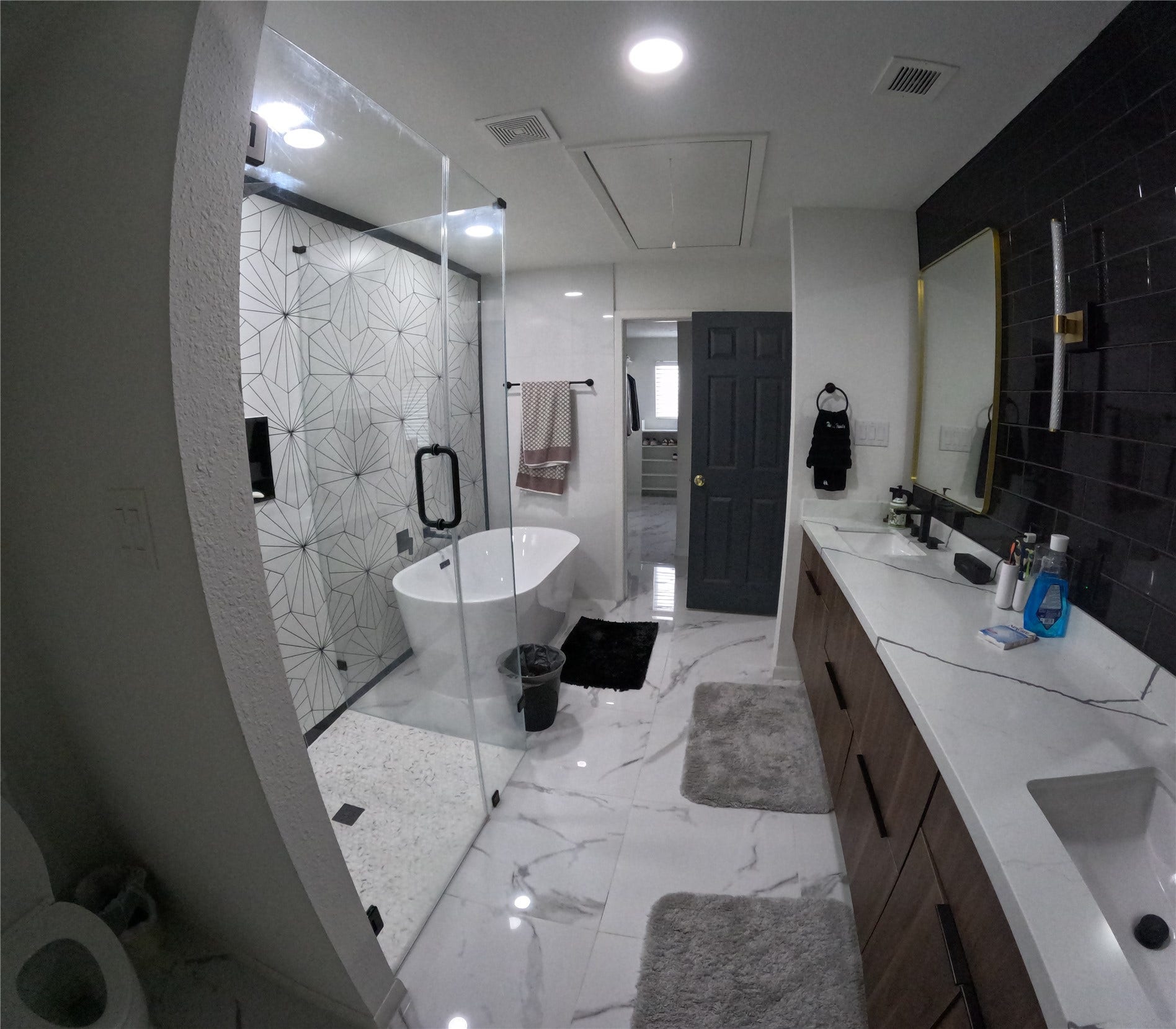 15 Harbour Drive, Nassau Bay, TX 77058 Gorgeous master bathroom completely up to date