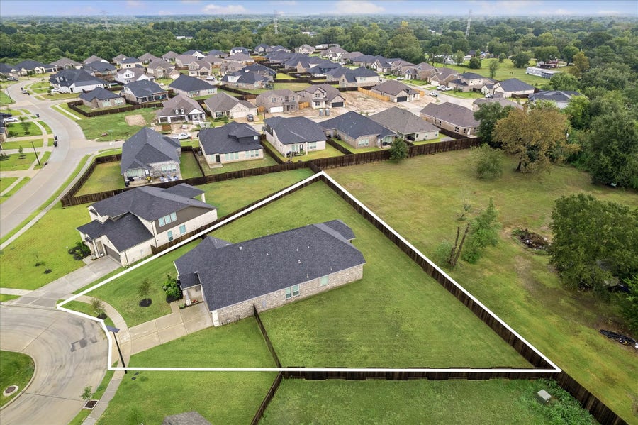 Property photo for 505 Zinfandel Court, Alvin, TX