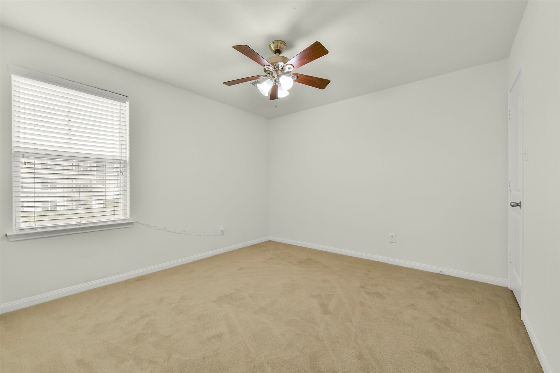 2921 Seacrest Lane, La Marque, TX 77568 Well-sized secondary bedrooms with fresh paint and new carpet.