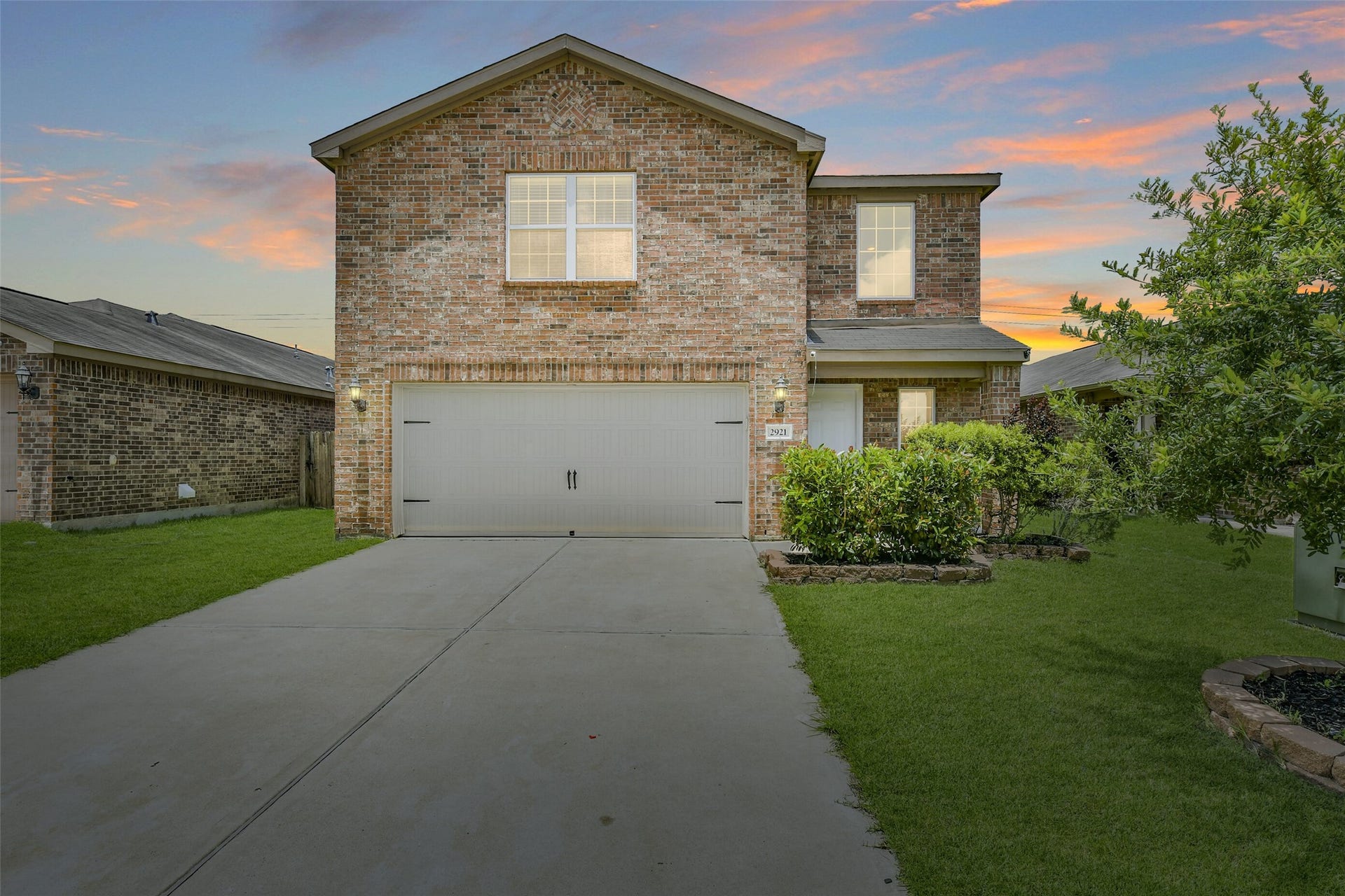 2921 Seacrest Lane, La Marque, TX 77568 Beautifully updated 2-story home featuring fresh curb appeal and well-maintained exterior in Seacrest subdivision.