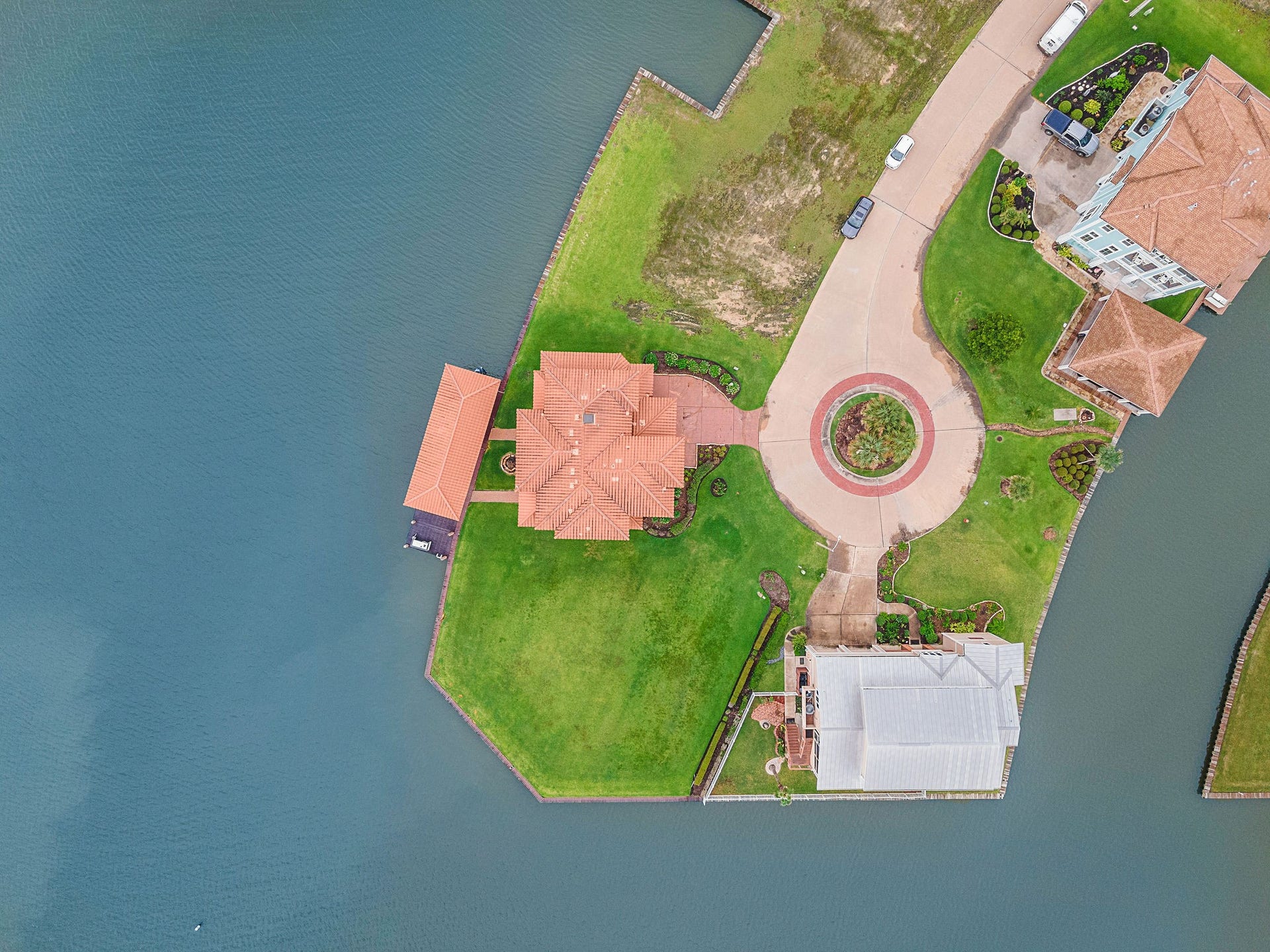 21 Loggerhead, Hitchcock, TX 77563 An overhead view showcasing the layout of the home and the adjacent homesite on the left, which is also included