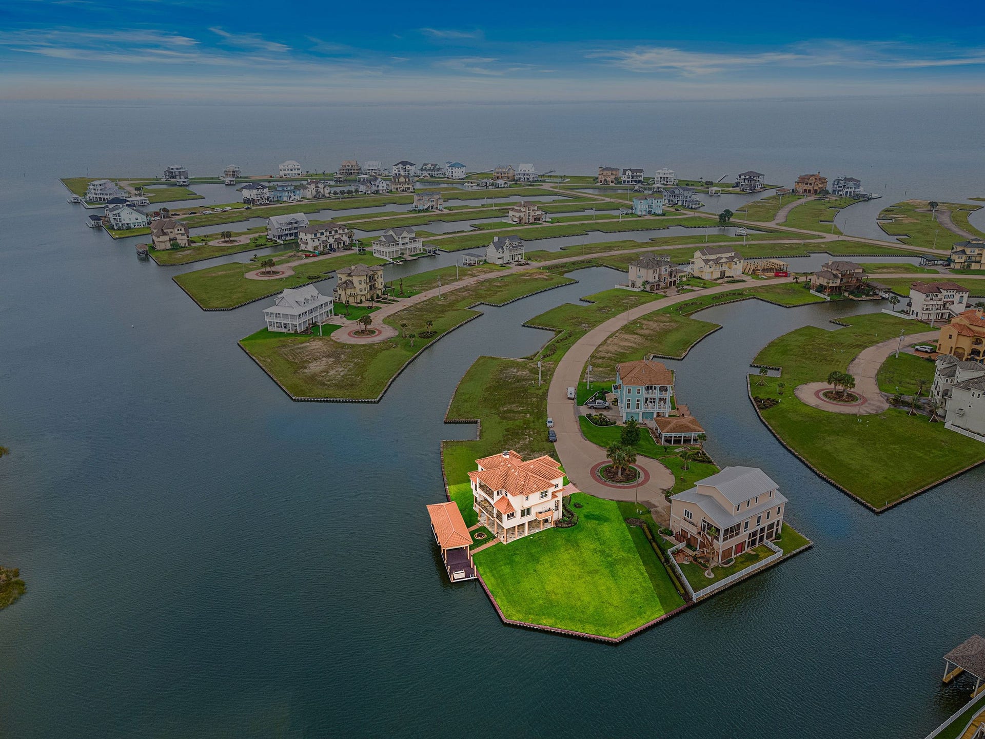 21 Loggerhead, Hitchcock, TX 77563 An aerial view of Harborwalk highlighting this magnificent home's prime location on the point of Loggerhead