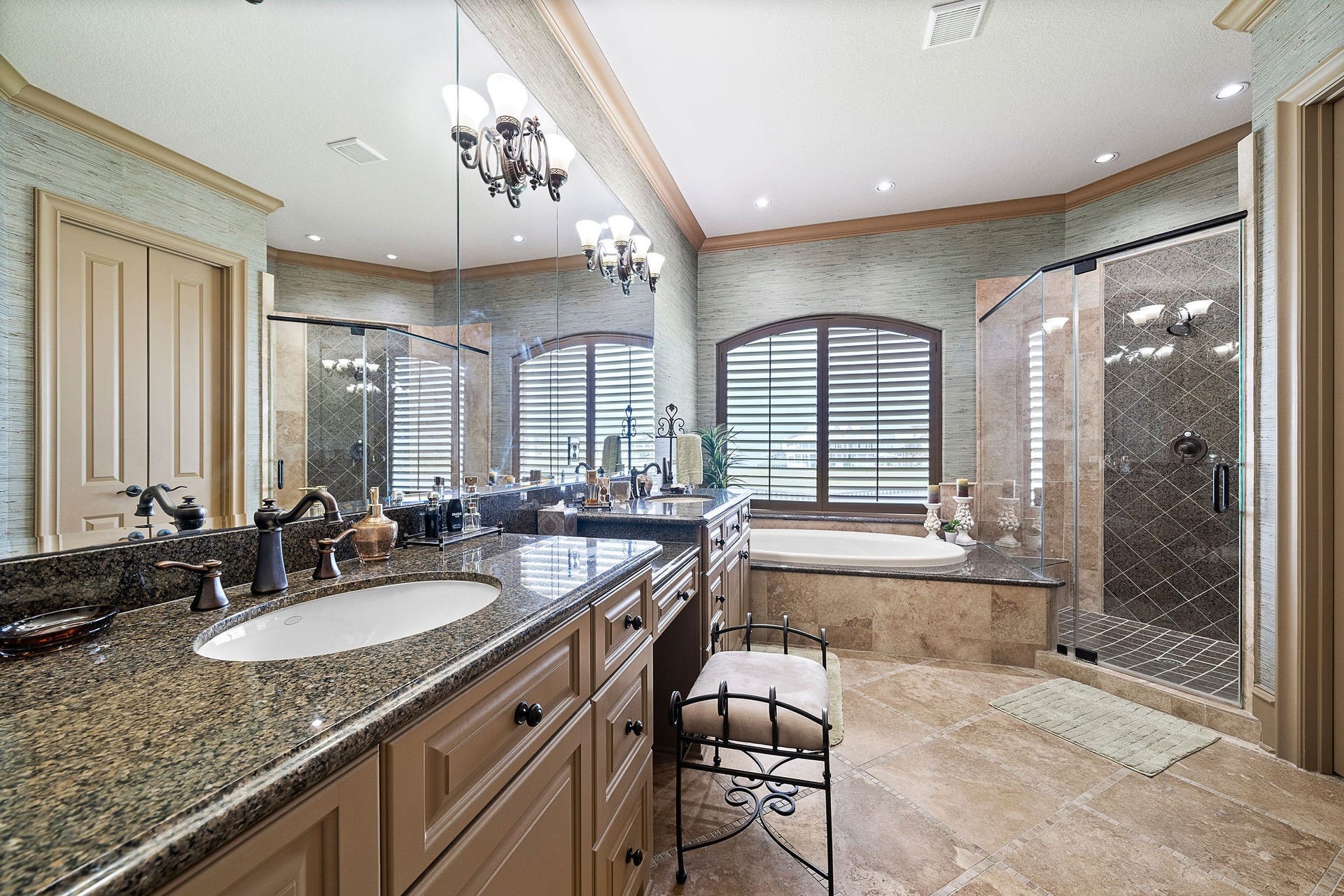21 Loggerhead, Hitchcock, TX 77563 The primary bath features dual sinks, vanity area, custom finishes throughout, a luxurious walk-in shower, and a soaking tub