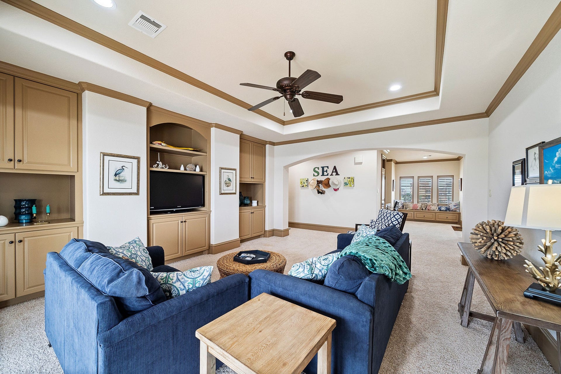 21 Loggerhead, Hitchcock, TX 77563 Would also be a great space for a pool table...