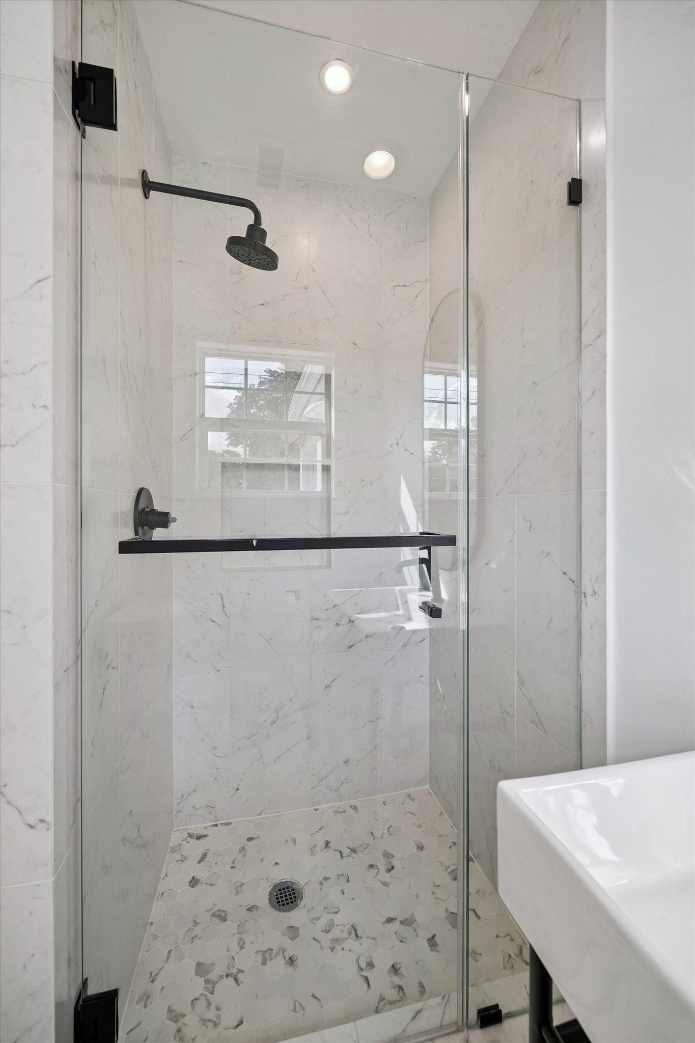 2041 Dryden Road, Houston, TX 77030 Bedroom Three's ensuite Bath