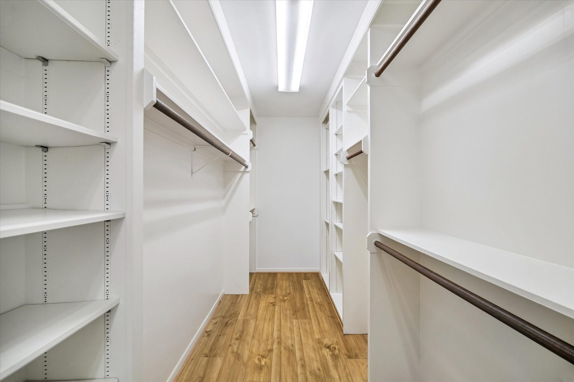 2041 Dryden Road, Houston, TX 77030 Walk-In Primary Closet