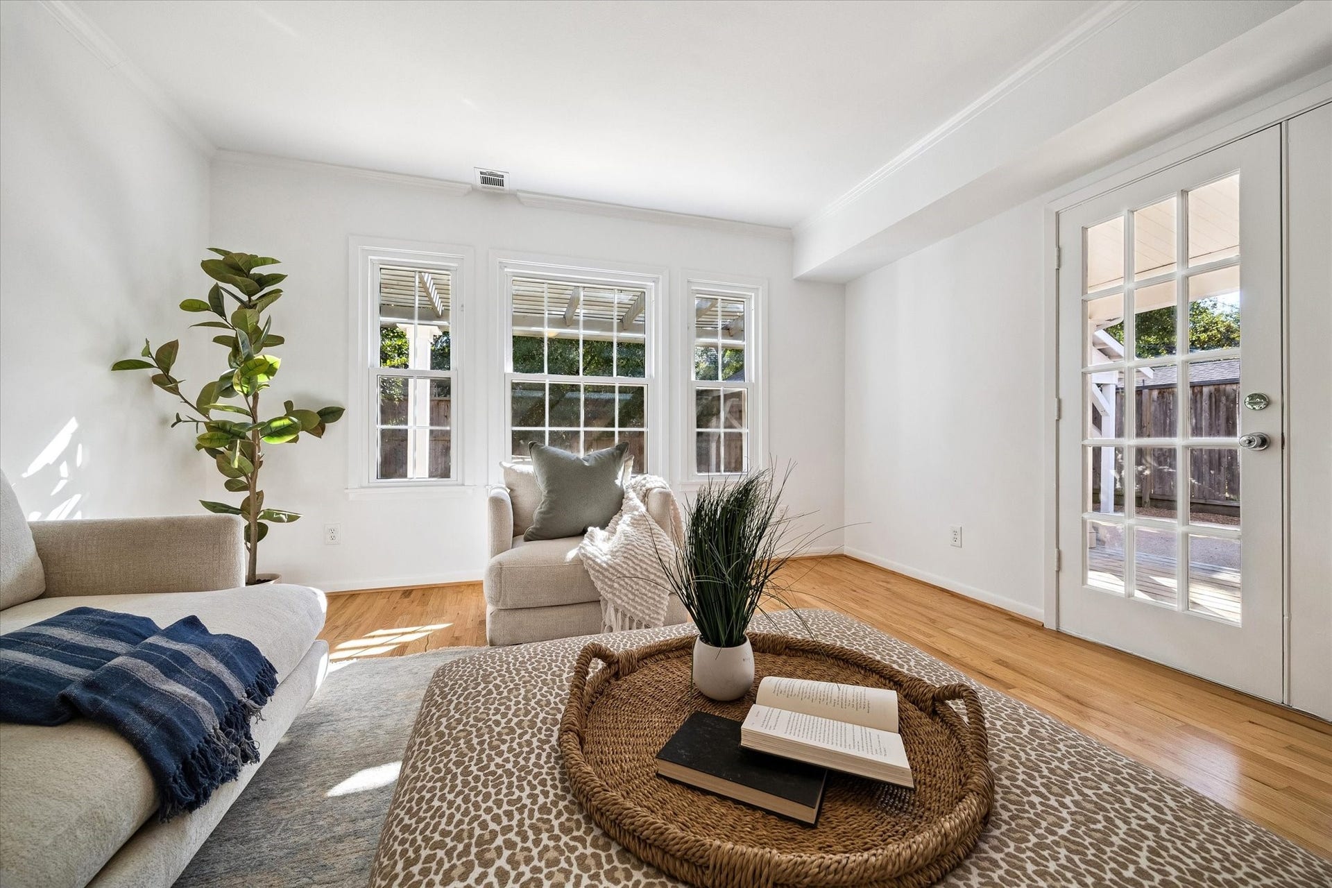 2041 Dryden Road, Houston, TX 77030 Family Room (with view of French doors to back deck)