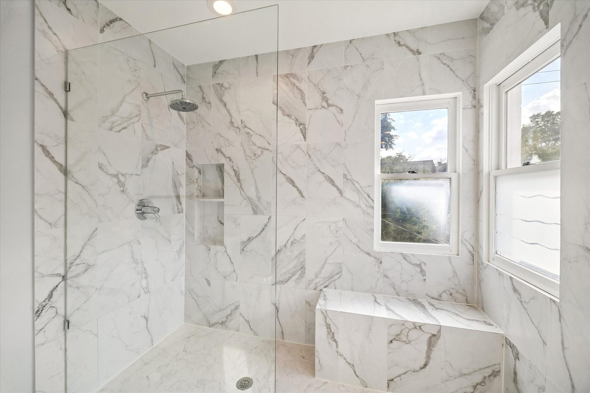 2041 Dryden Road, Houston, TX 77030 Oversized walk-in shower in Primary Bath