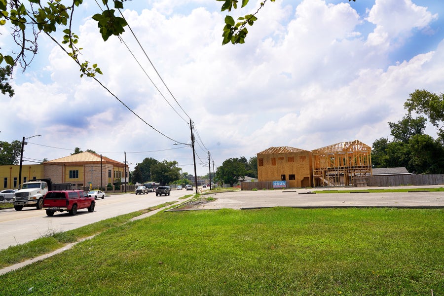 Property photo for 972 W Little York Rd Road NW, Houston, TX