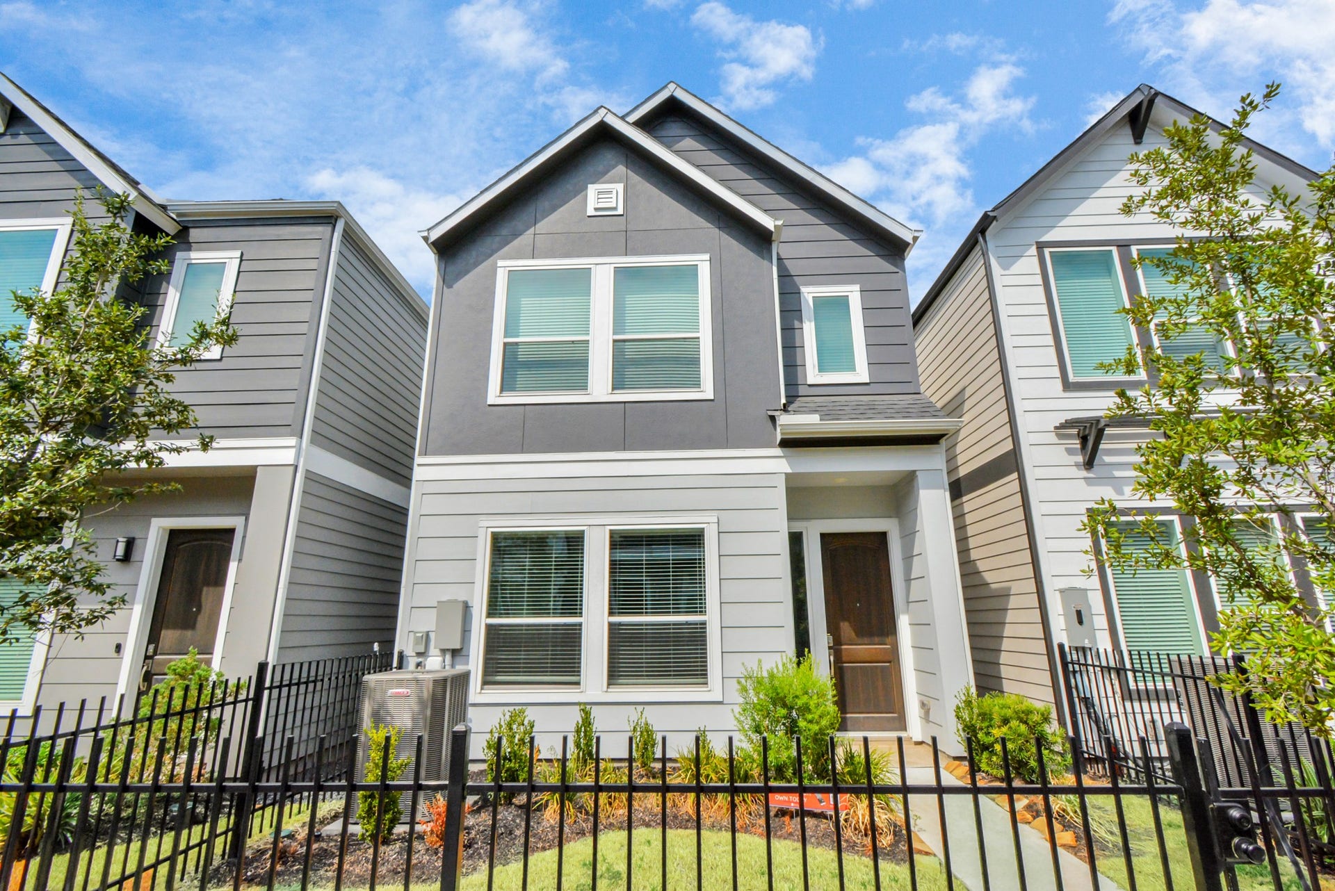 726 Strawberry Pines Court, Houston, TX 77009 *Photos are of model home, same floor plan.
