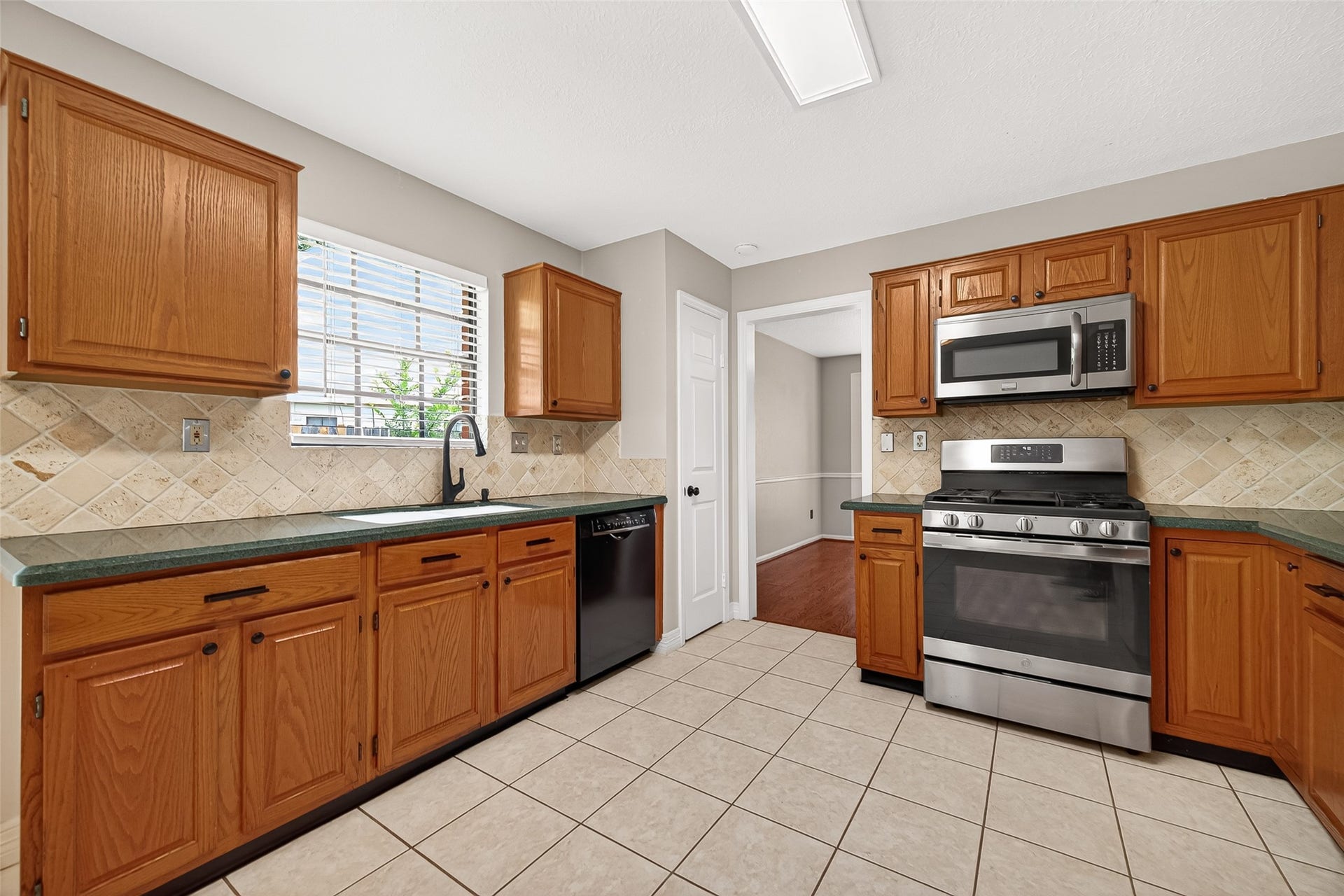 34 Green Slope Place, The Woodlands, TX 77381 34 Green Slope Place, The Woodlands, TX 77381