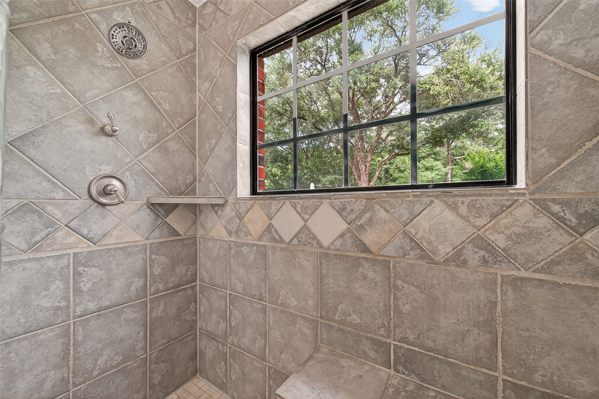 34 Green Slope Place, The Woodlands, TX 77381 34 Green Slope Place, The Woodlands, TX 77381