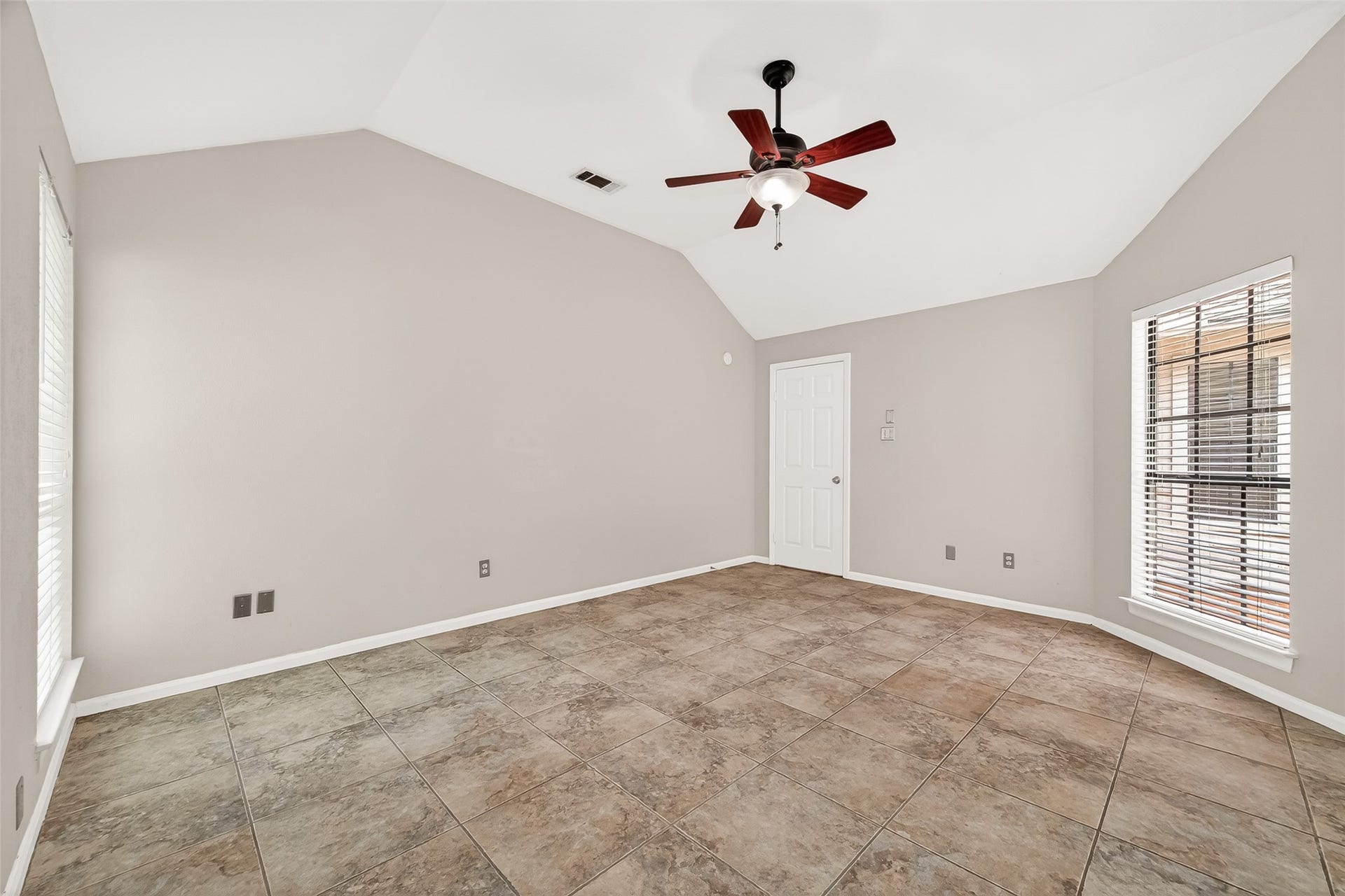 34 Green Slope Place, The Woodlands, TX 77381 34 Green Slope Place, The Woodlands, TX 77381